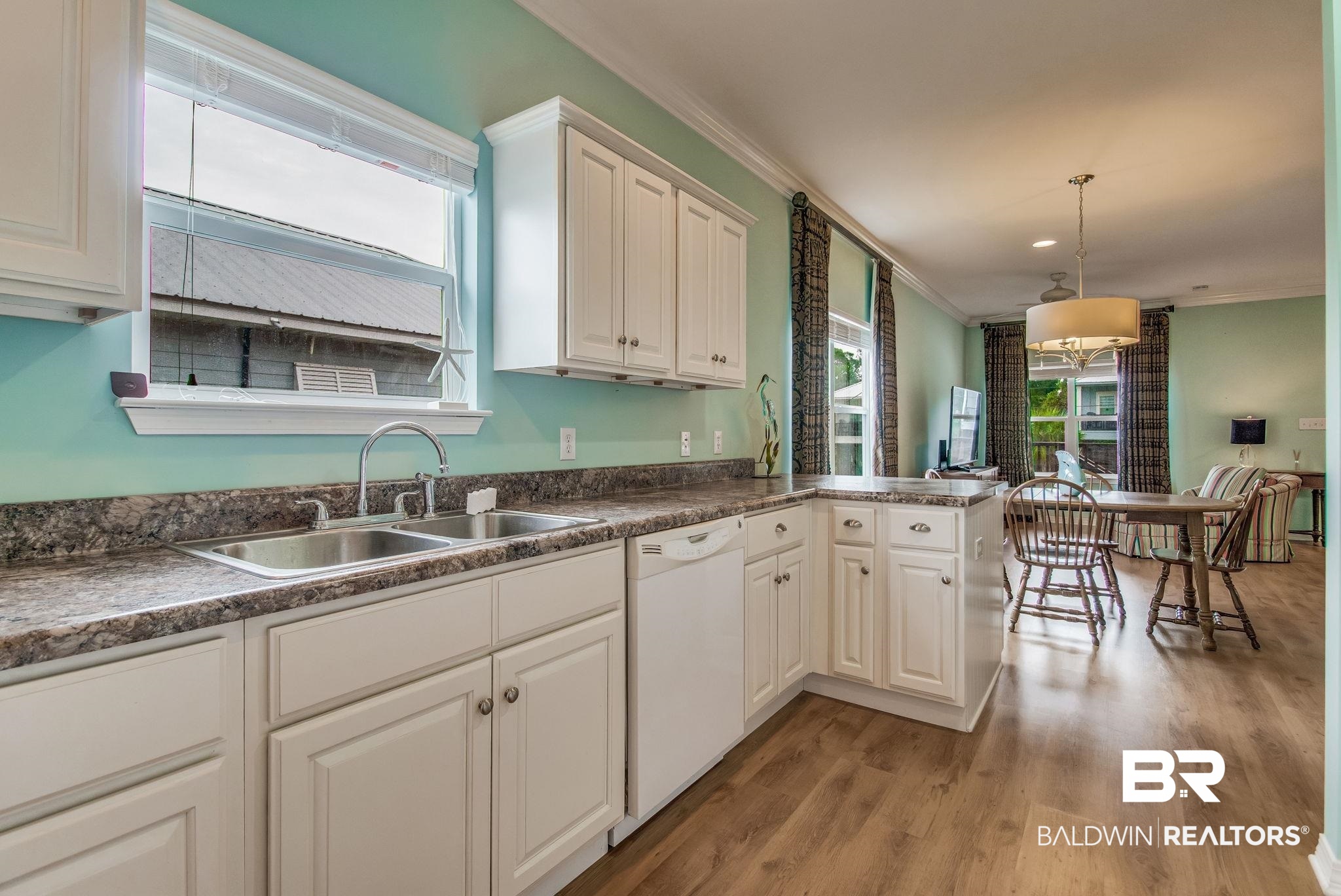 5473 Pensacola Avenue