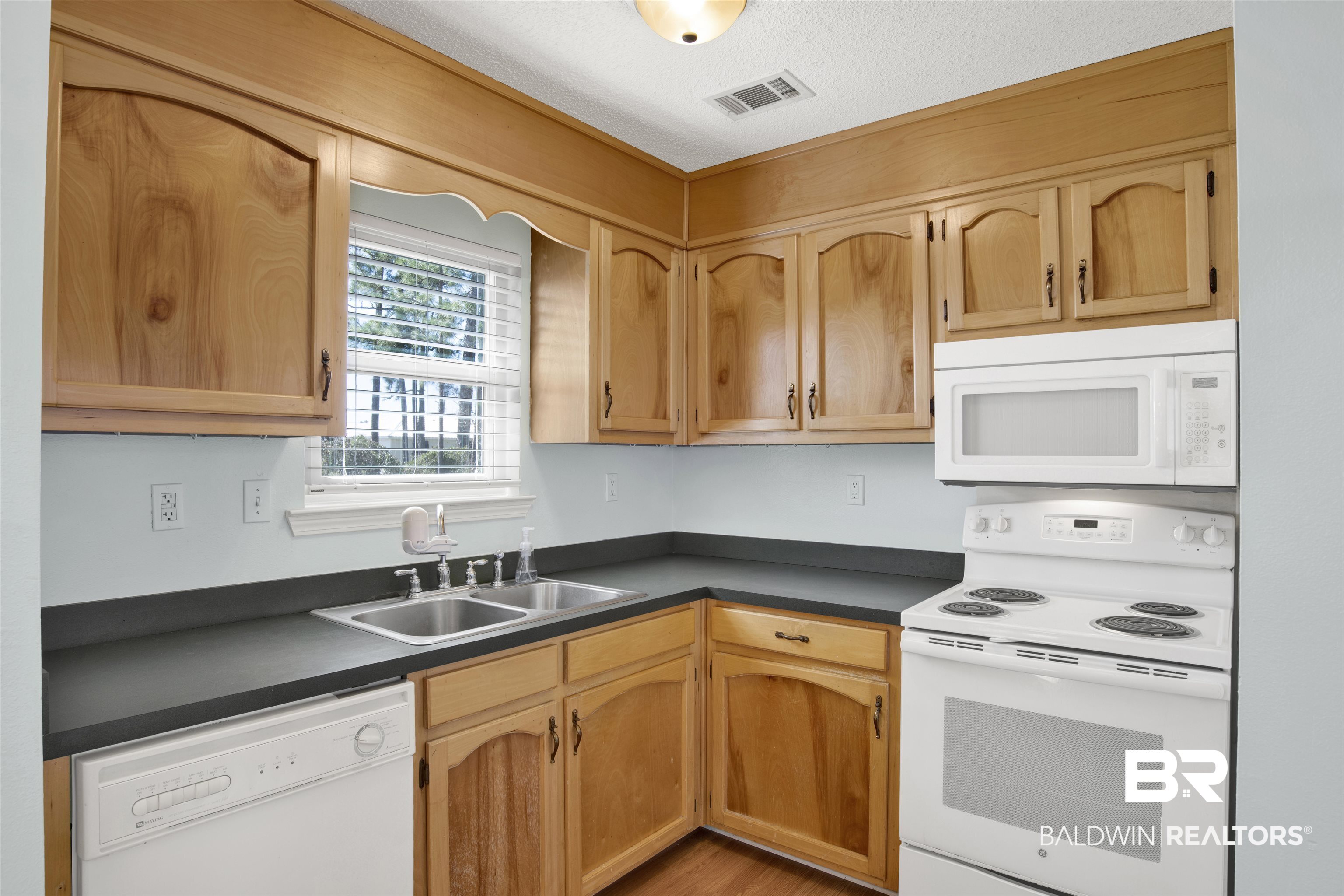 5691 Pensacola Avenue