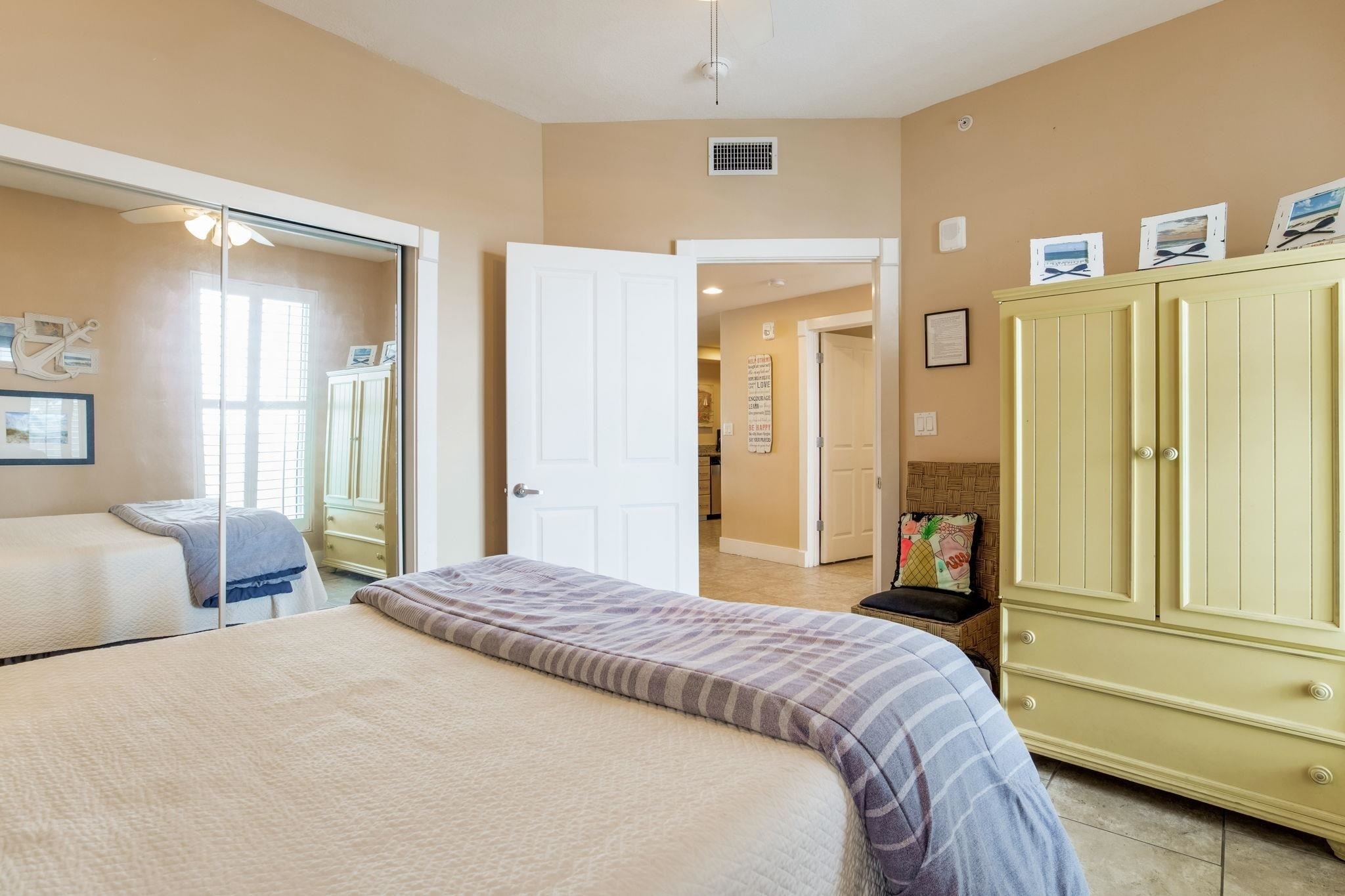 521 W Beach Boulevard 702