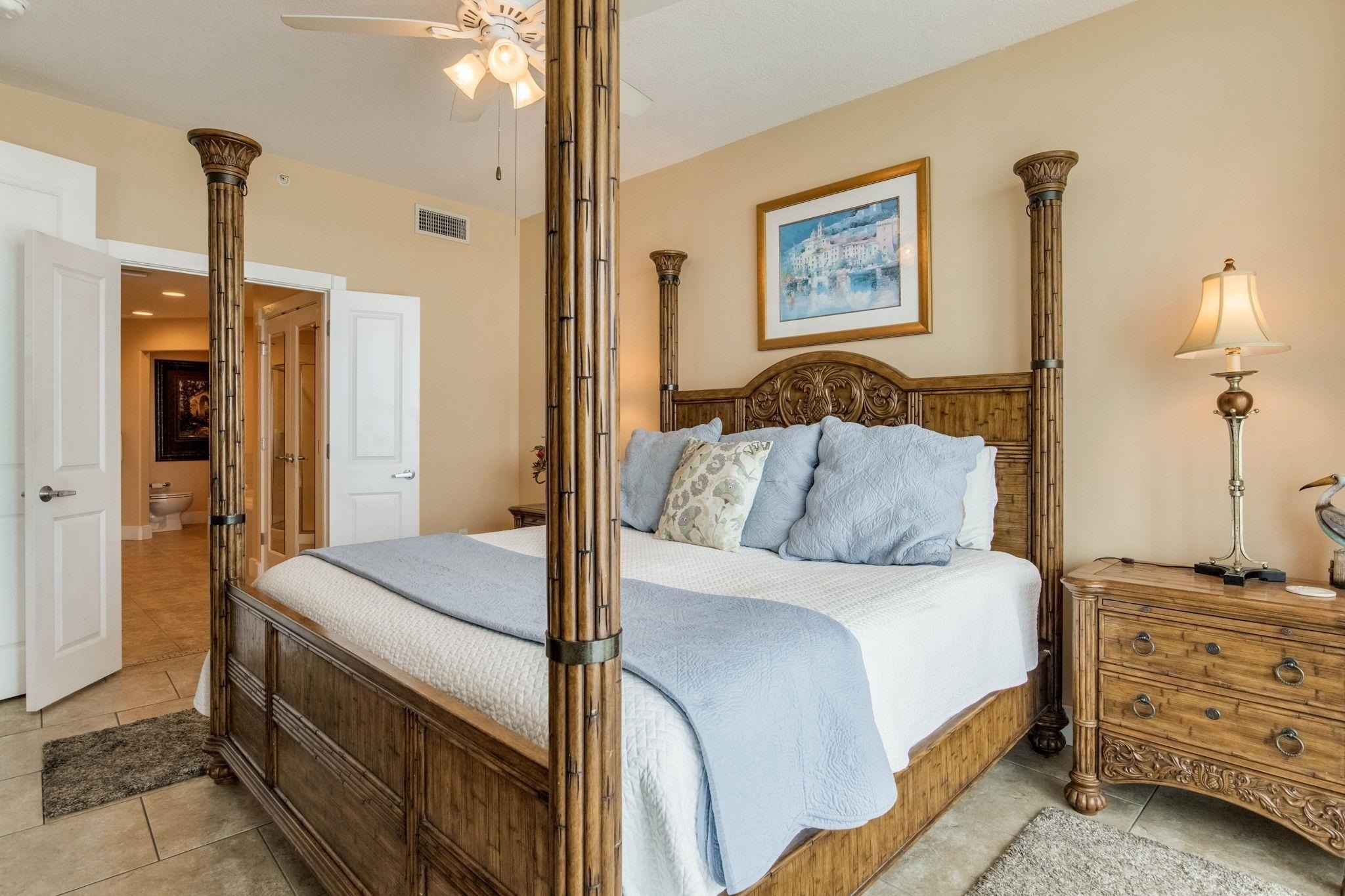 521 W Beach Boulevard 702