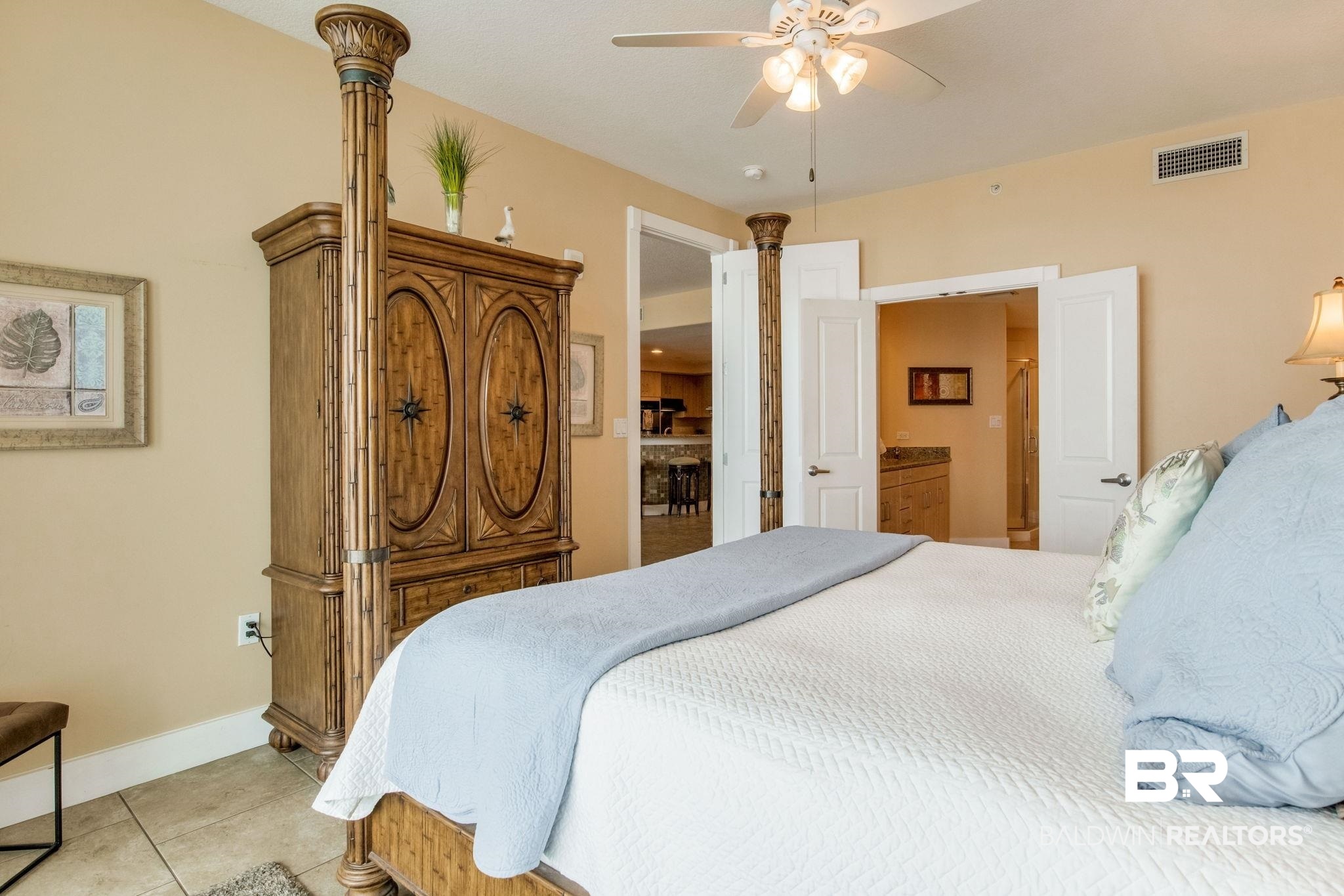521 W Beach Boulevard 702