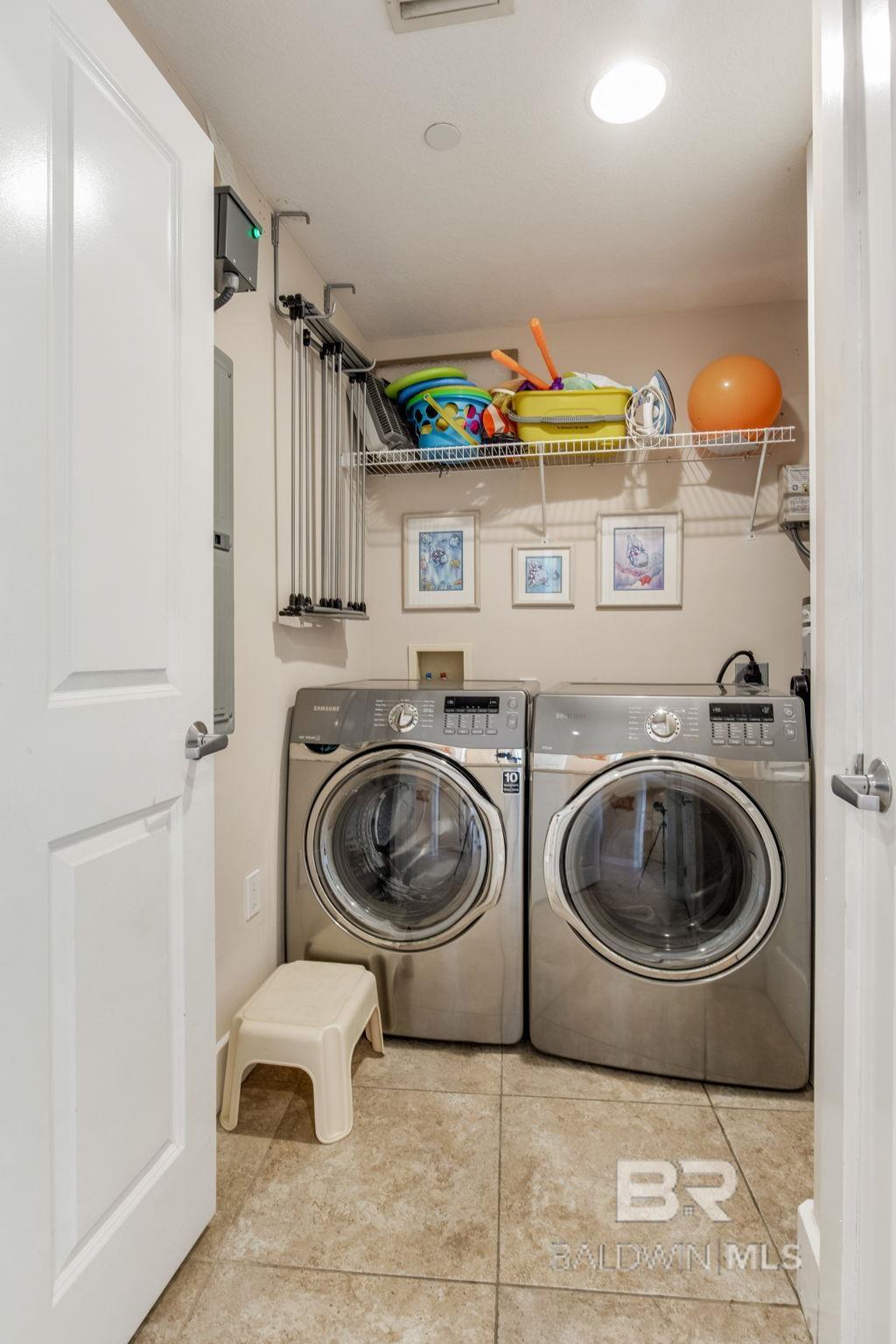 521 W Beach Boulevard 702