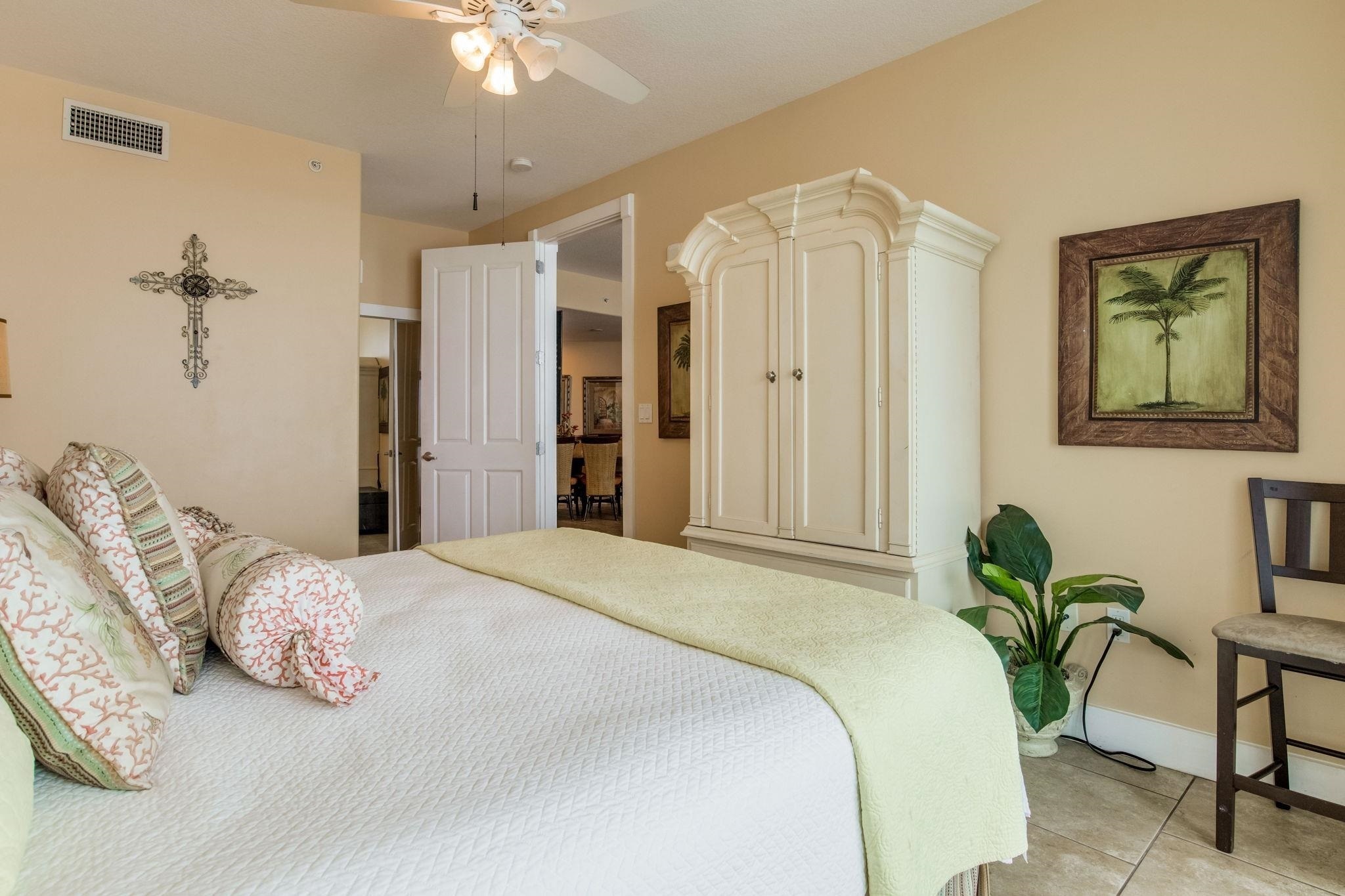 521 W Beach Boulevard 702