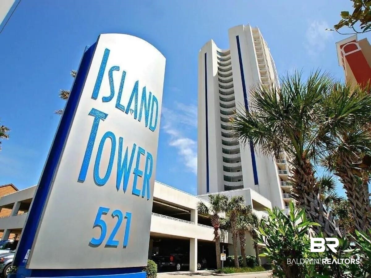 521 W Beach Boulevard 702