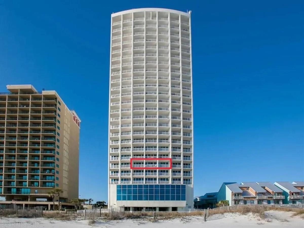 521 W Beach Boulevard 702