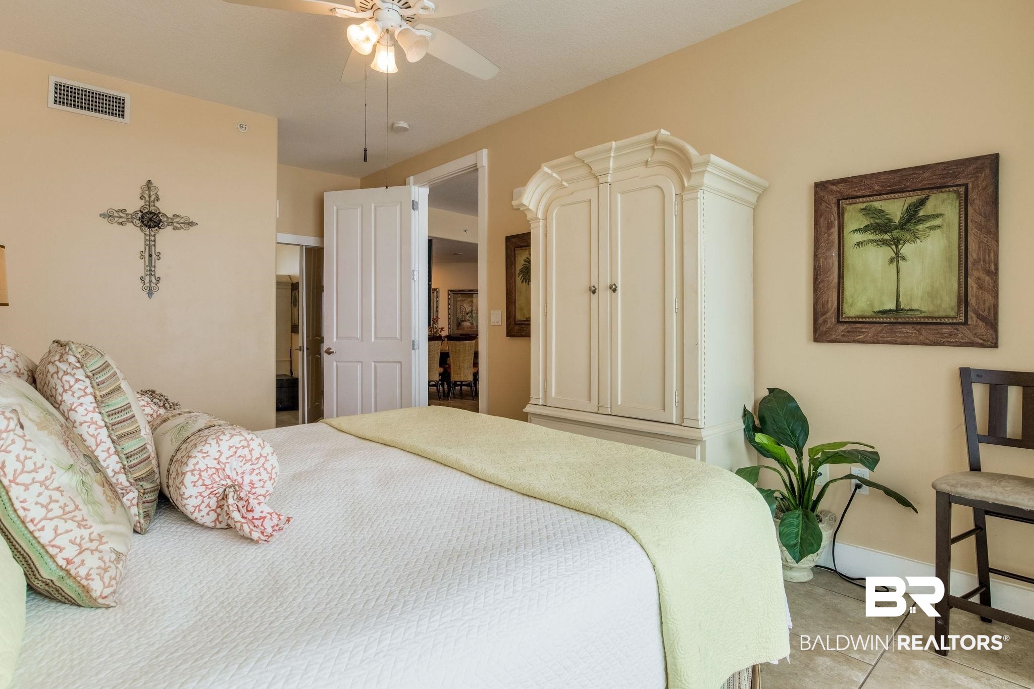 521 W Beach Boulevard 702