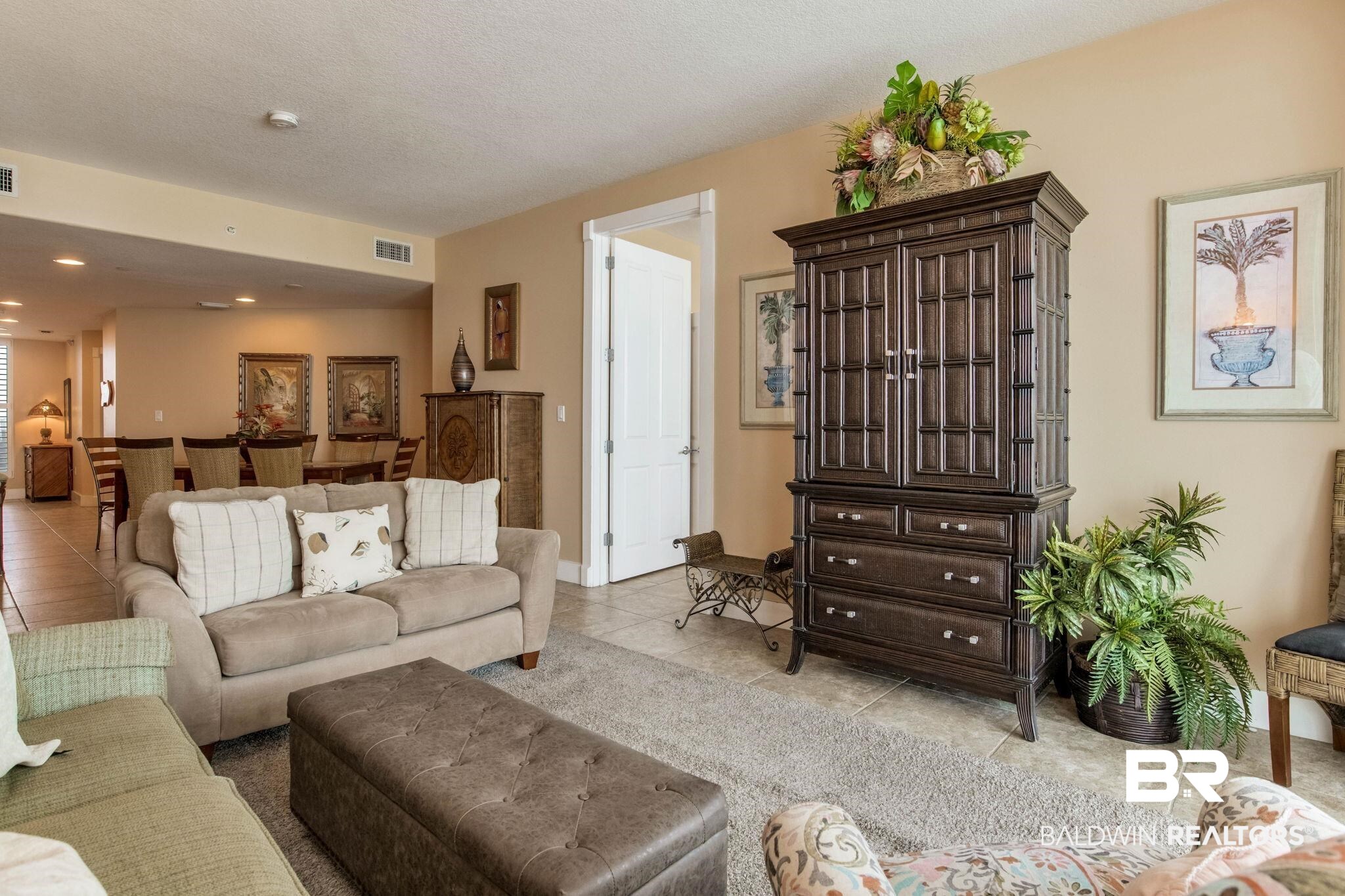 521 W Beach Boulevard 702