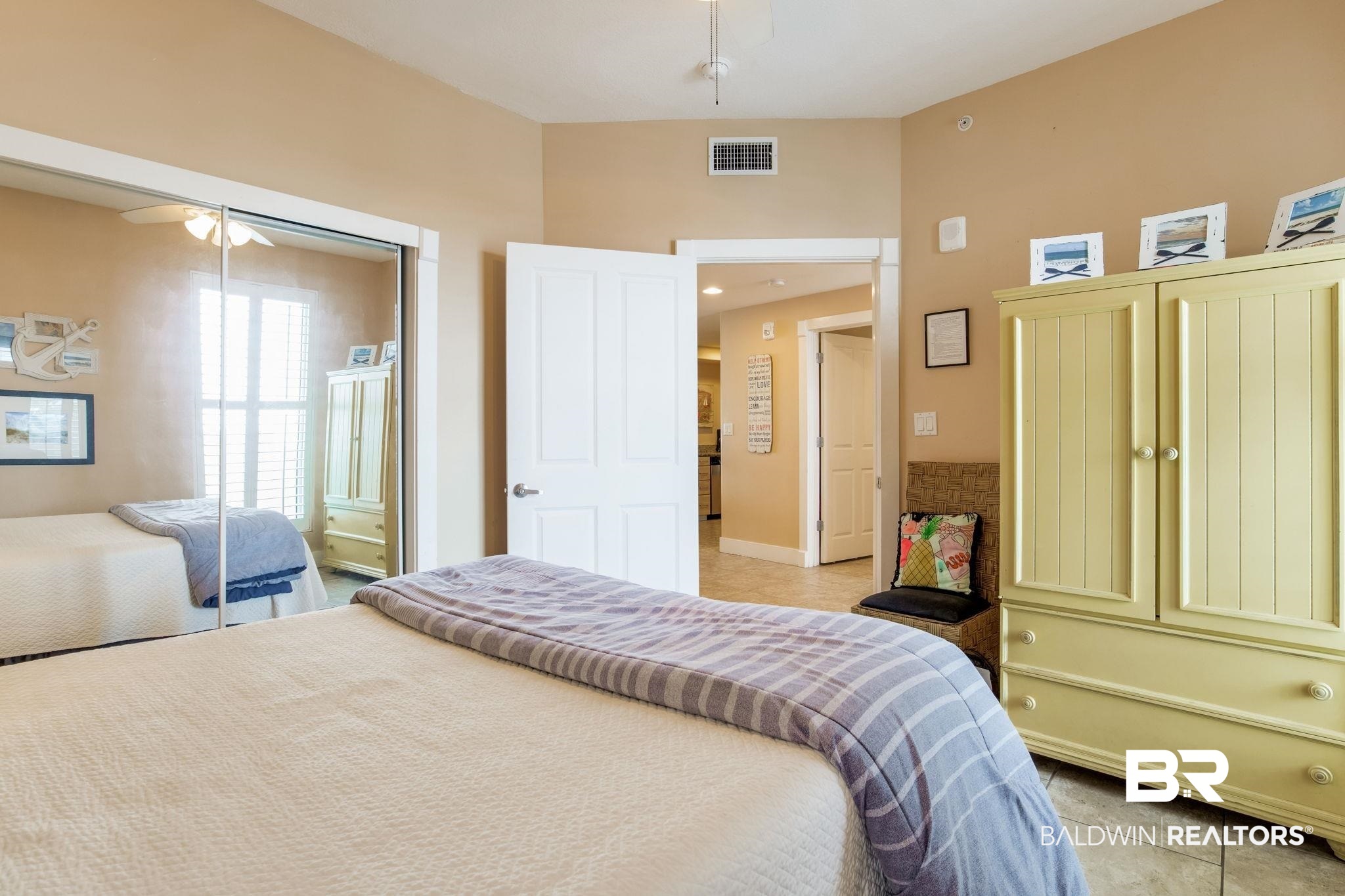 521 W Beach Boulevard 702