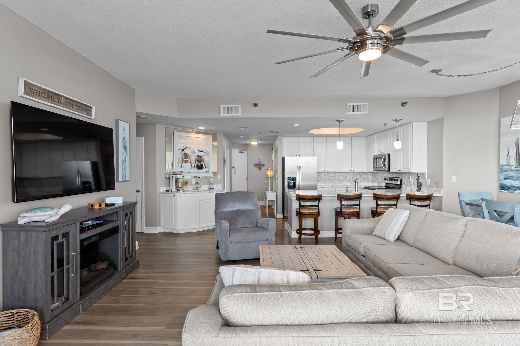 455 E Beach Boulevard 201