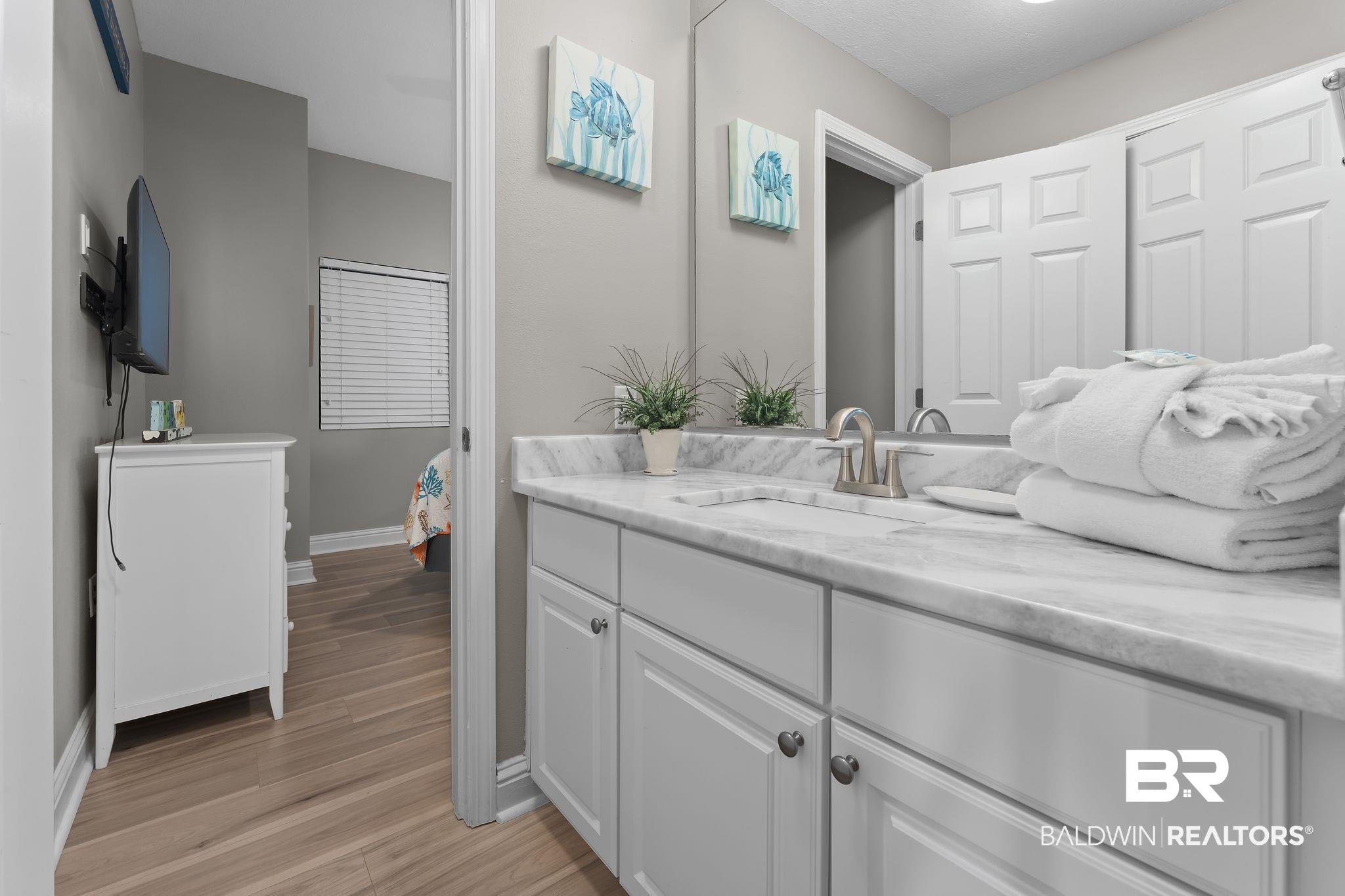 455 E Beach Boulevard 201