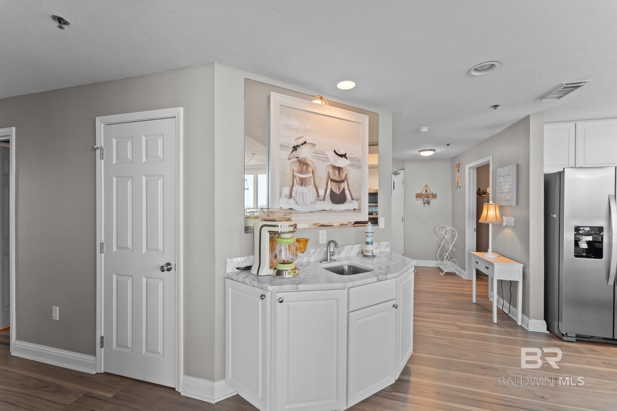 455 E Beach Boulevard 201