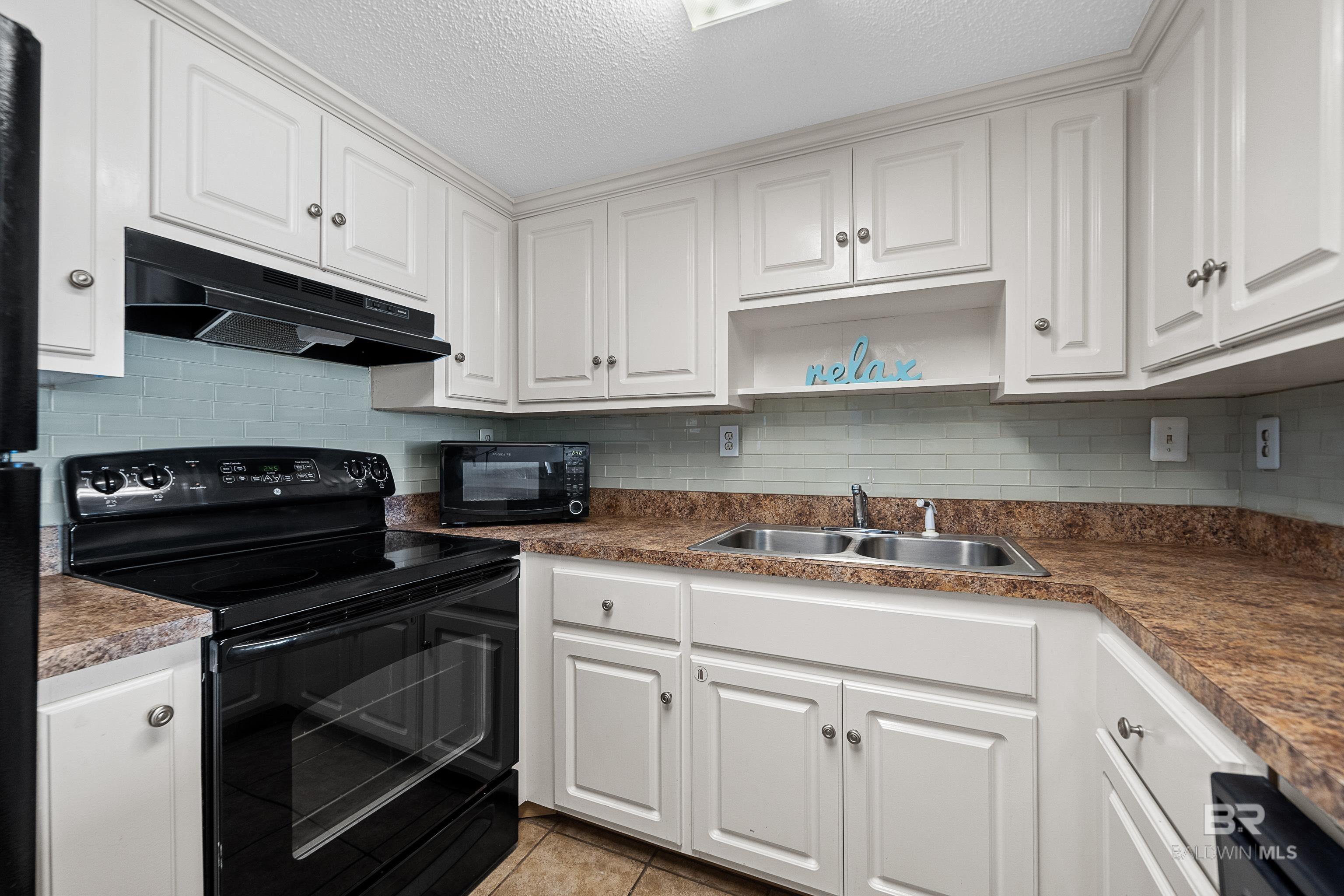 407 W Beach Boulevard 879