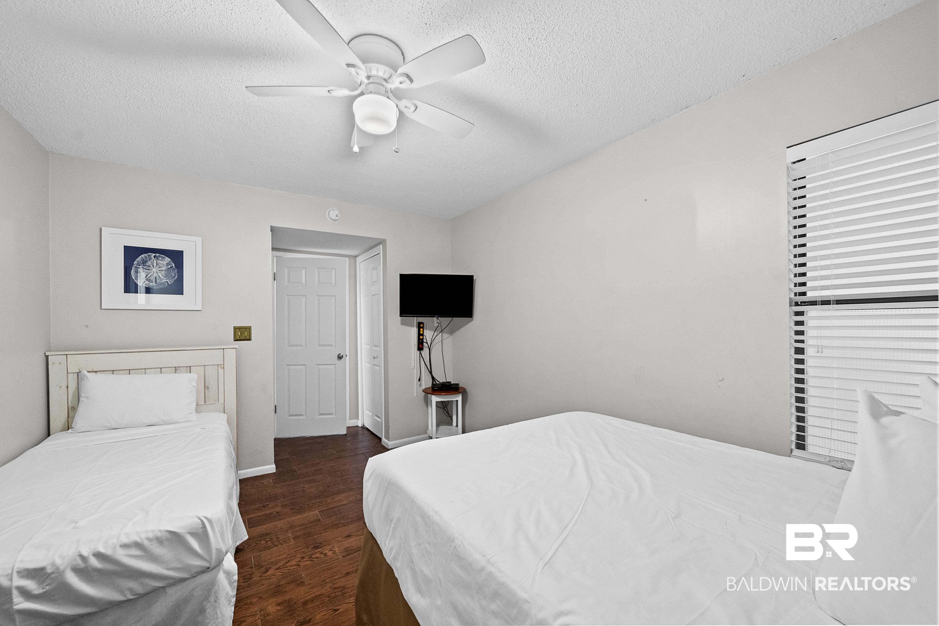 407 W Beach Boulevard 879