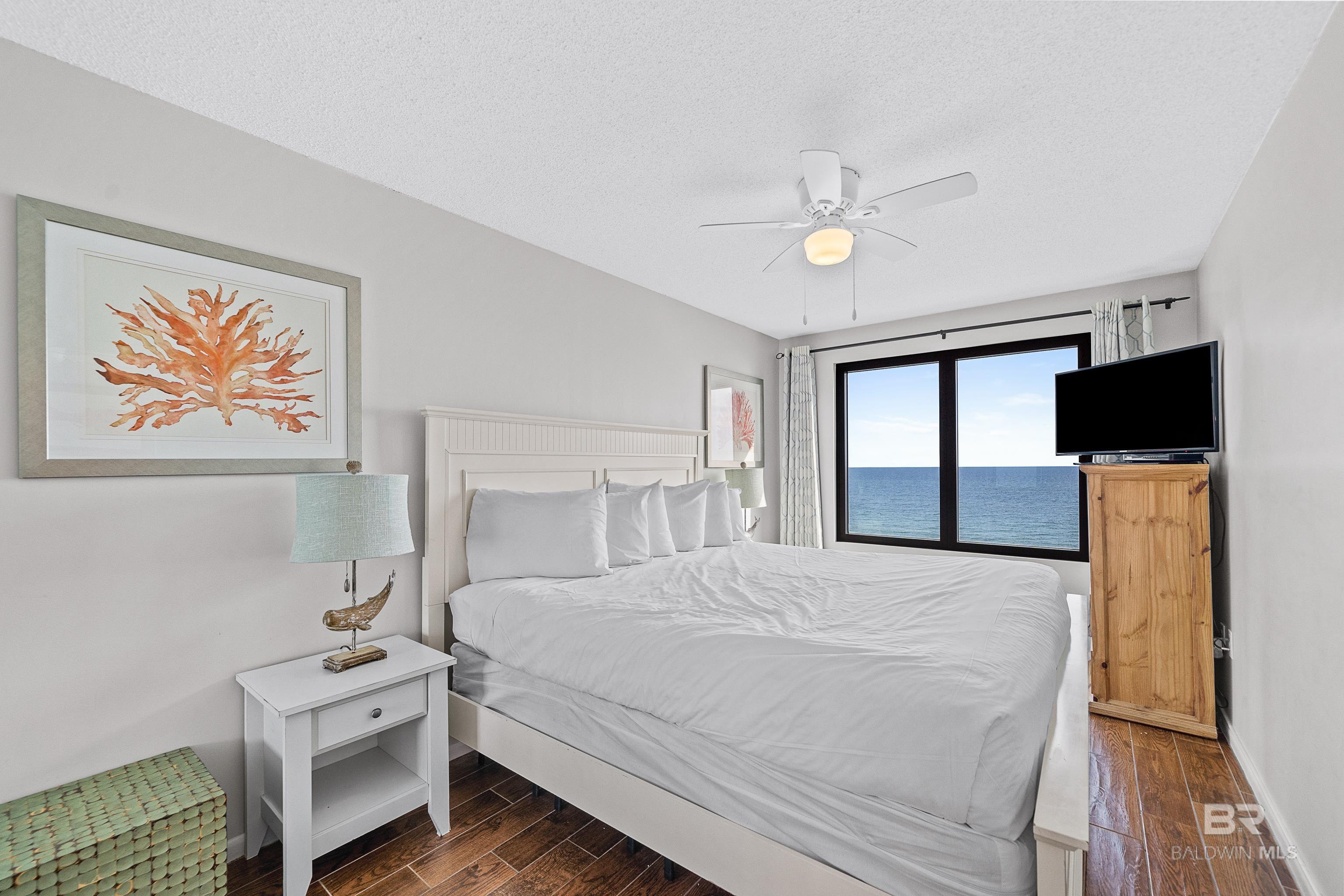 407 W Beach Boulevard 879