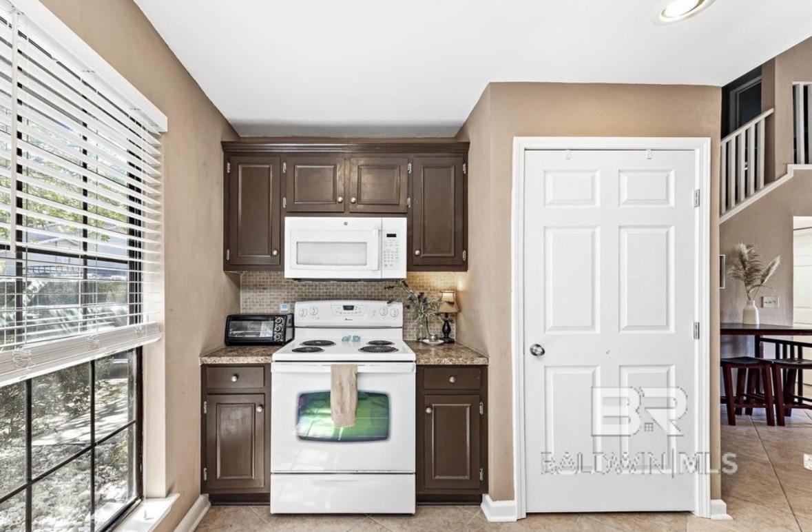 389 Clubhouse Drive U-5/HH3