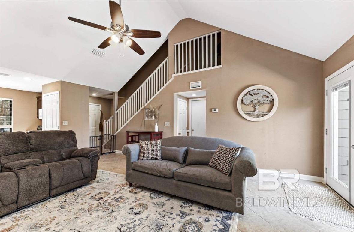 389 Clubhouse Drive U-5/HH3