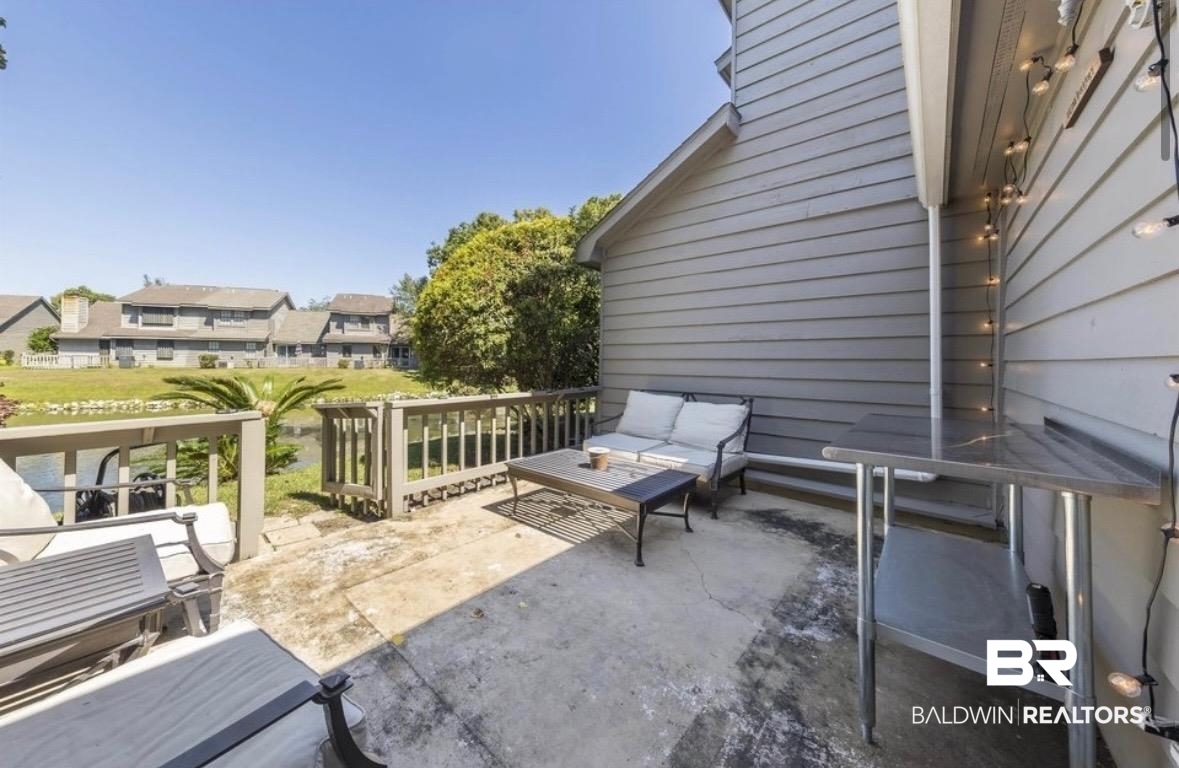 389 Clubhouse Drive U-5/HH3