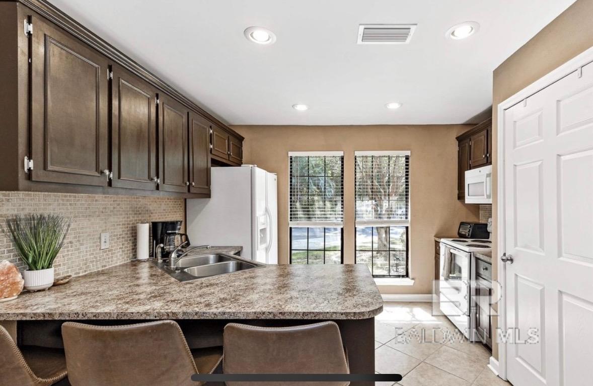 389 Clubhouse Drive U-5/HH3