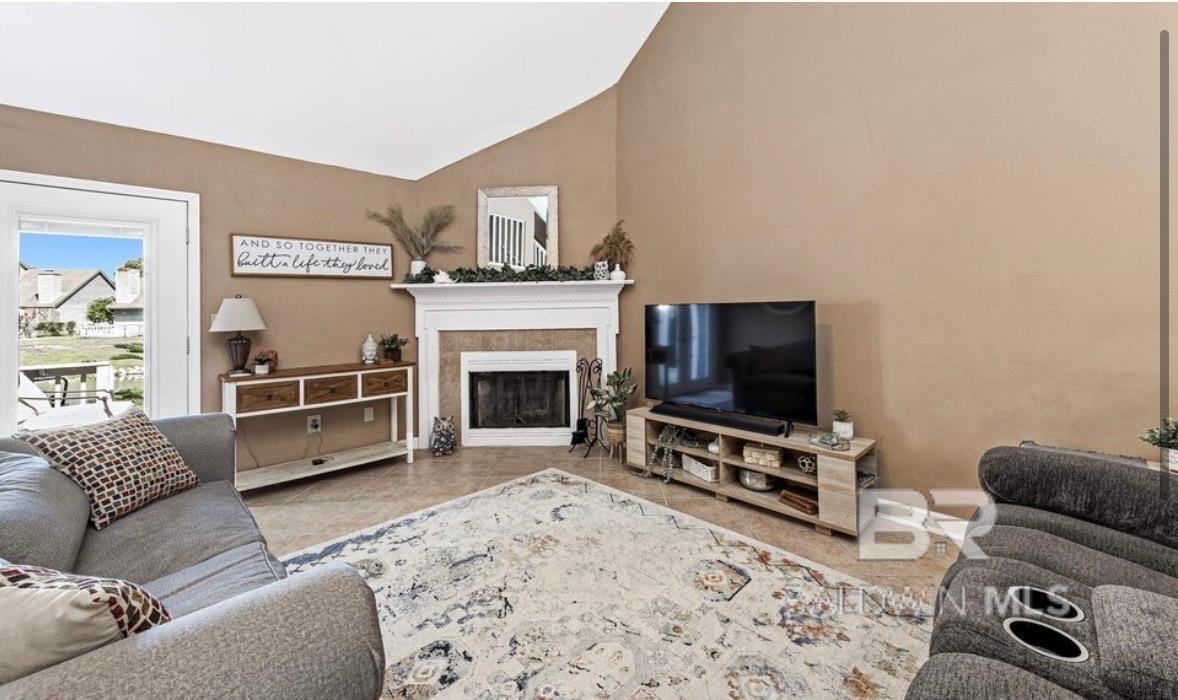 389 Clubhouse Drive U-5/HH3