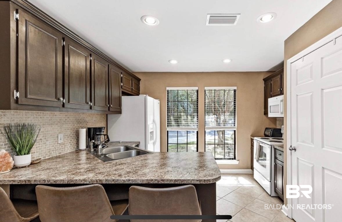 389 Clubhouse Drive U-5/HH3