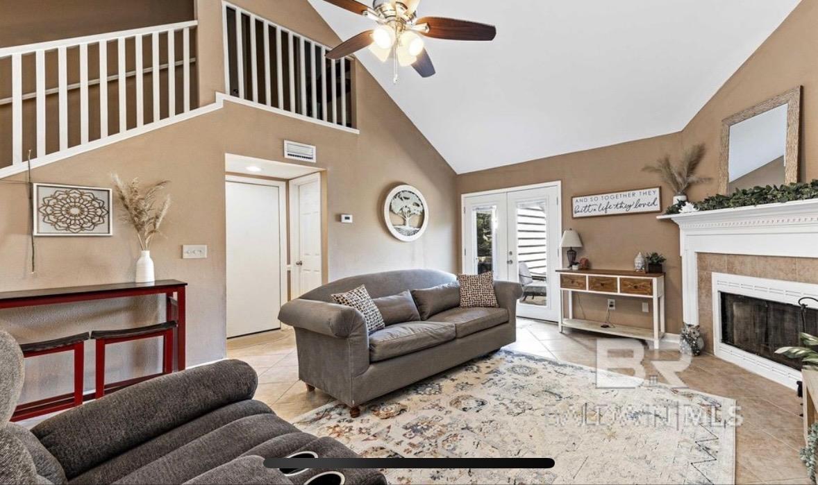 389 Clubhouse Drive U-5/HH3