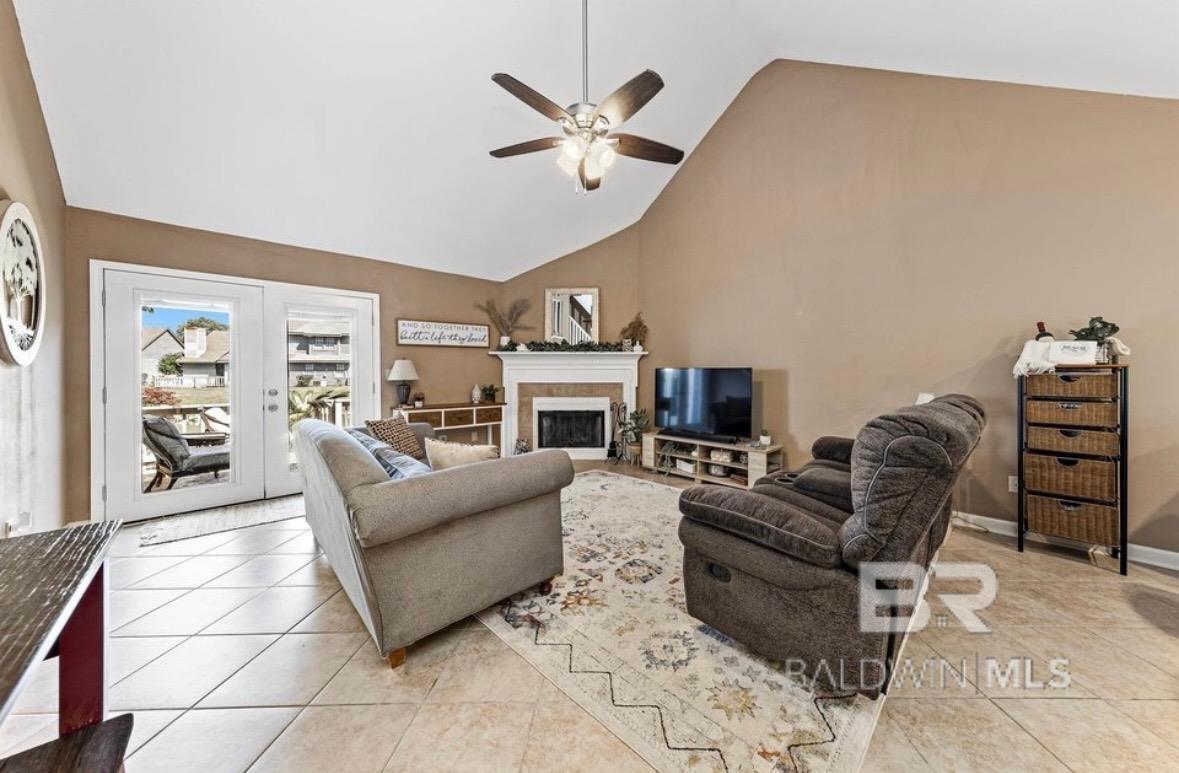 389 Clubhouse Drive U-5/HH3