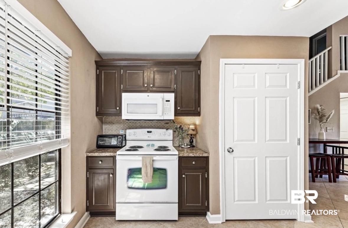 389 Clubhouse Drive U-5/HH3