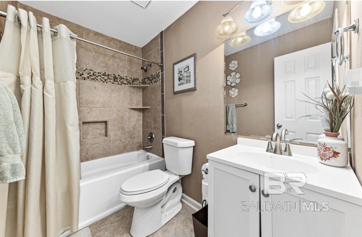 389 Clubhouse Drive U-5/HH3