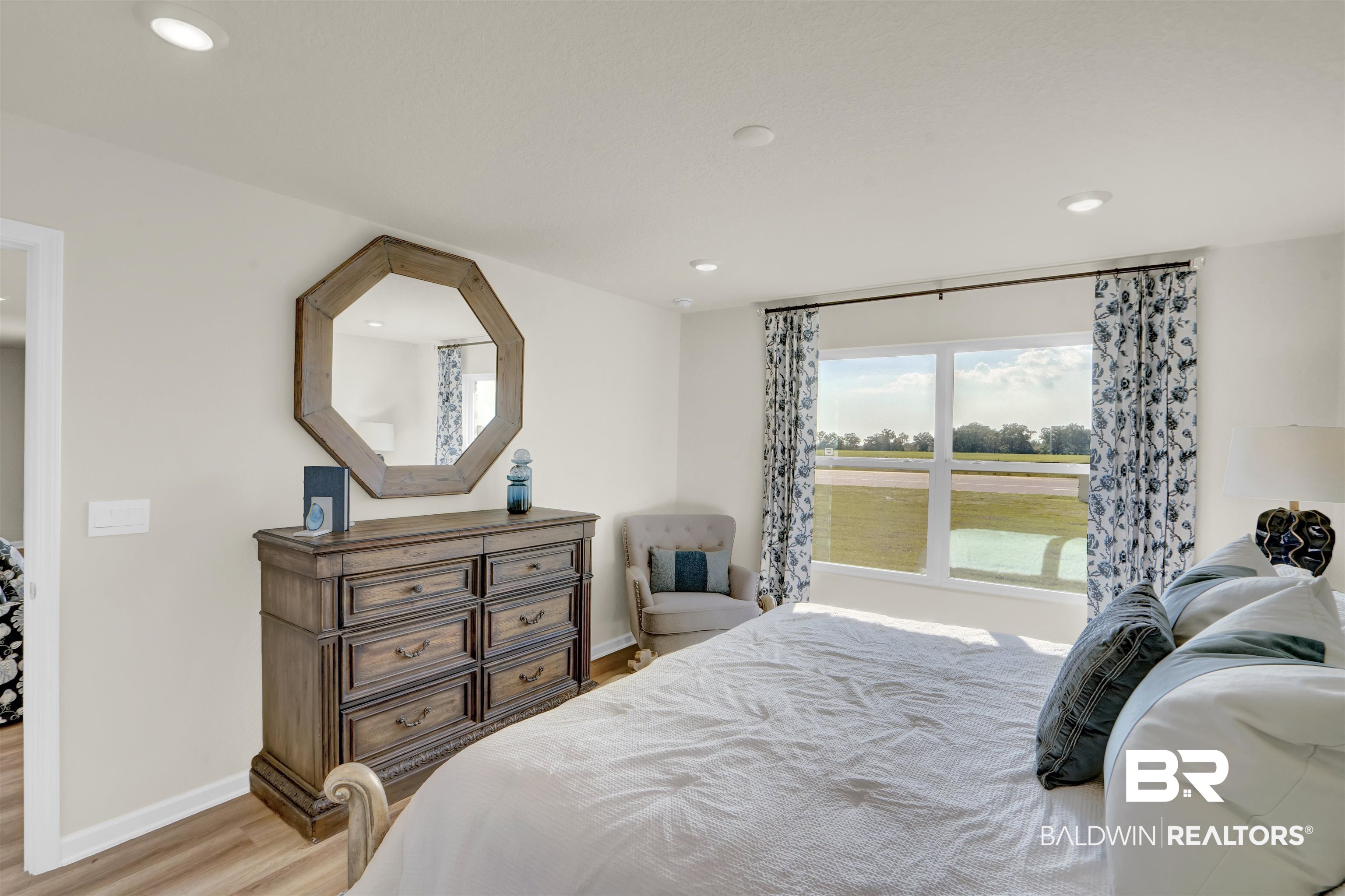 1081 Hayward Loop