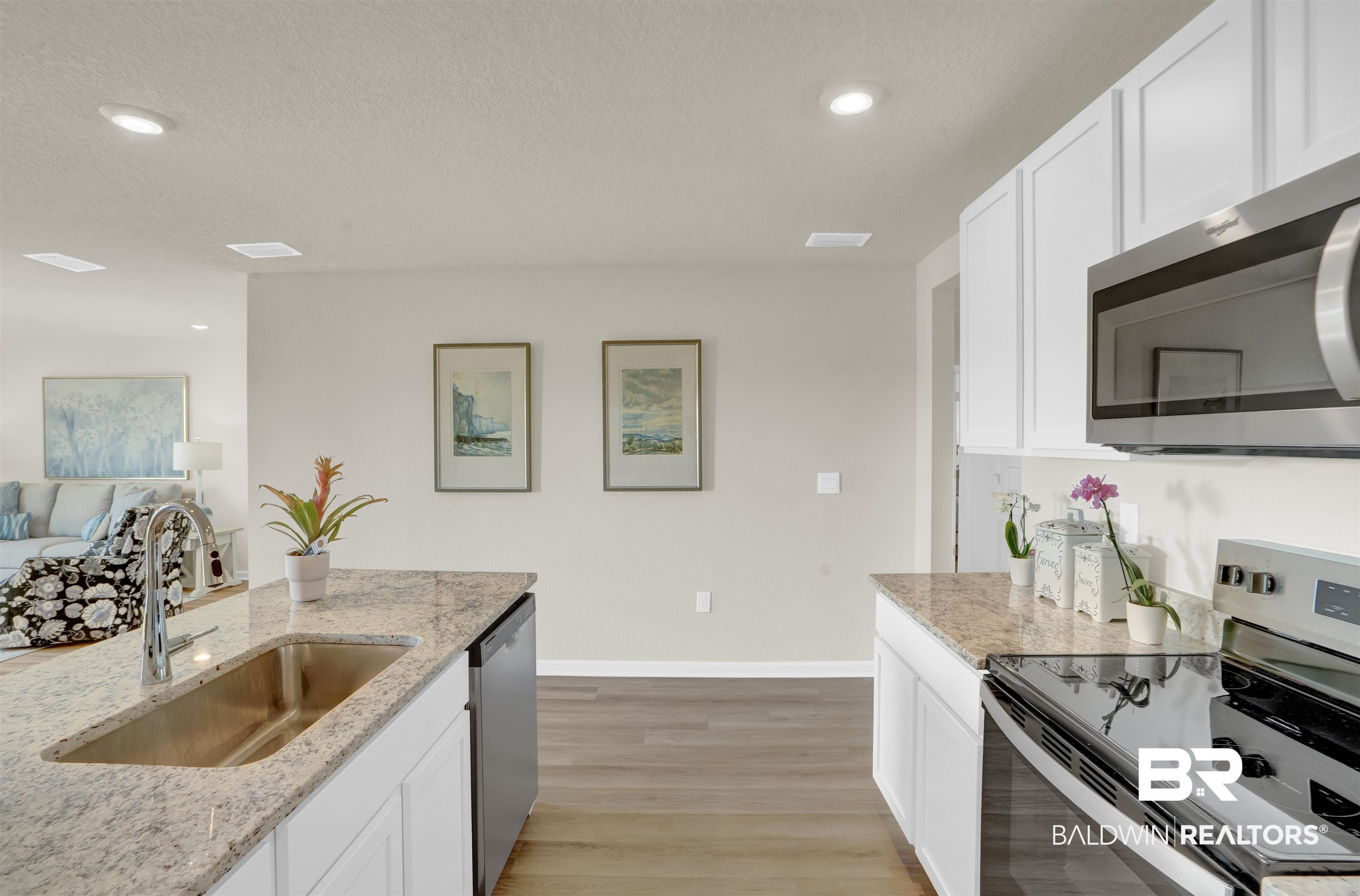 1081 Hayward Loop
