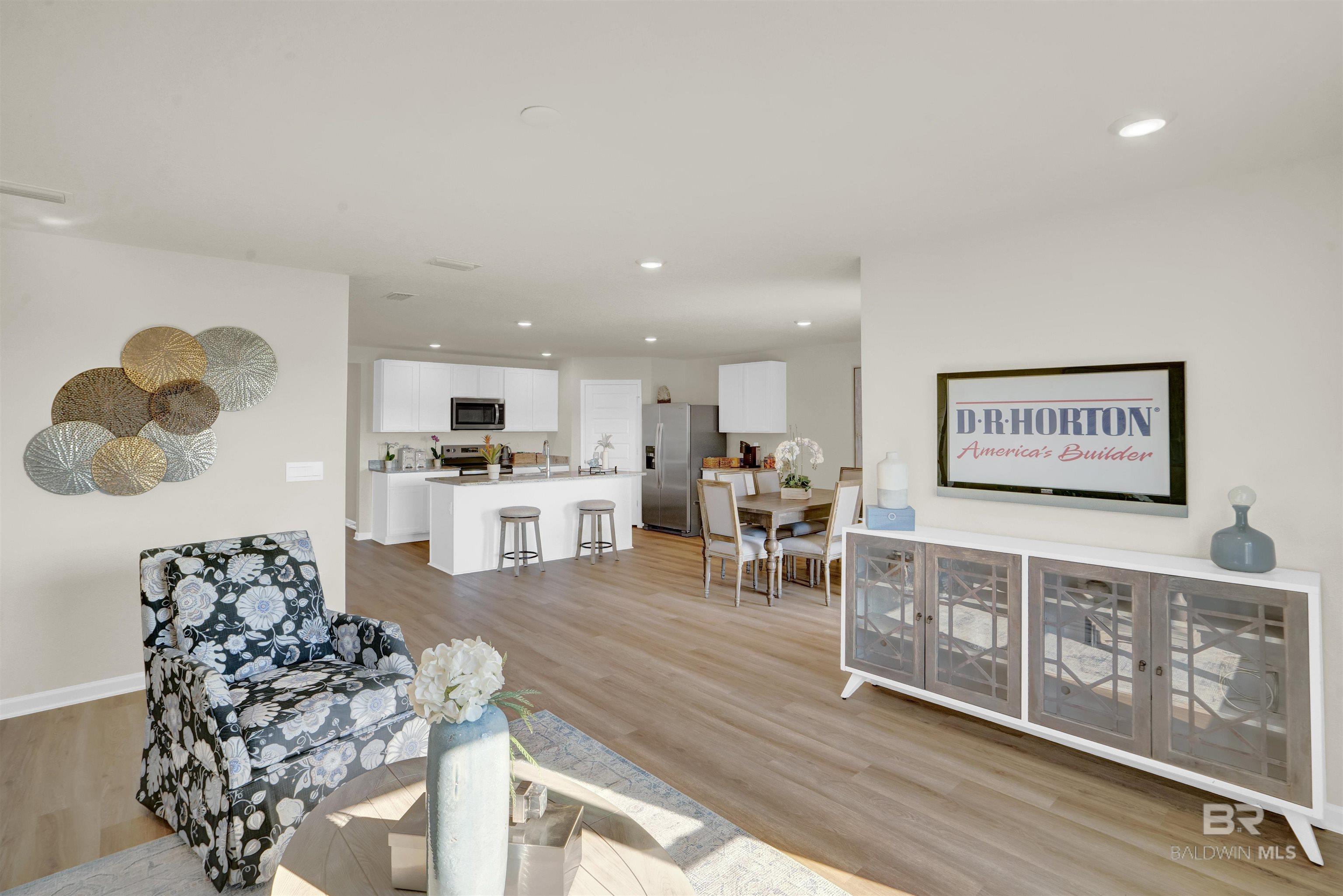 1081 Hayward Loop