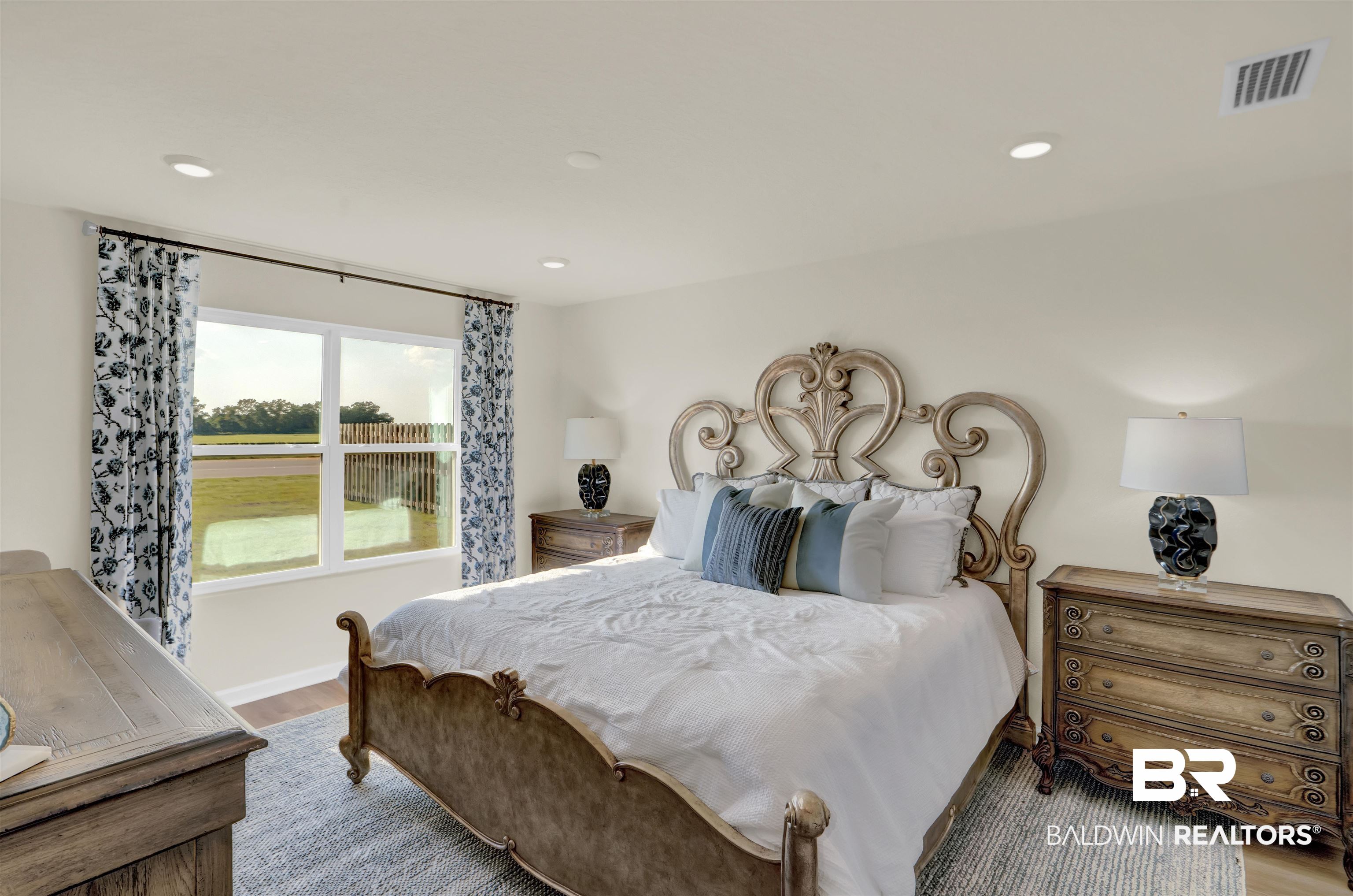1081 Hayward Loop