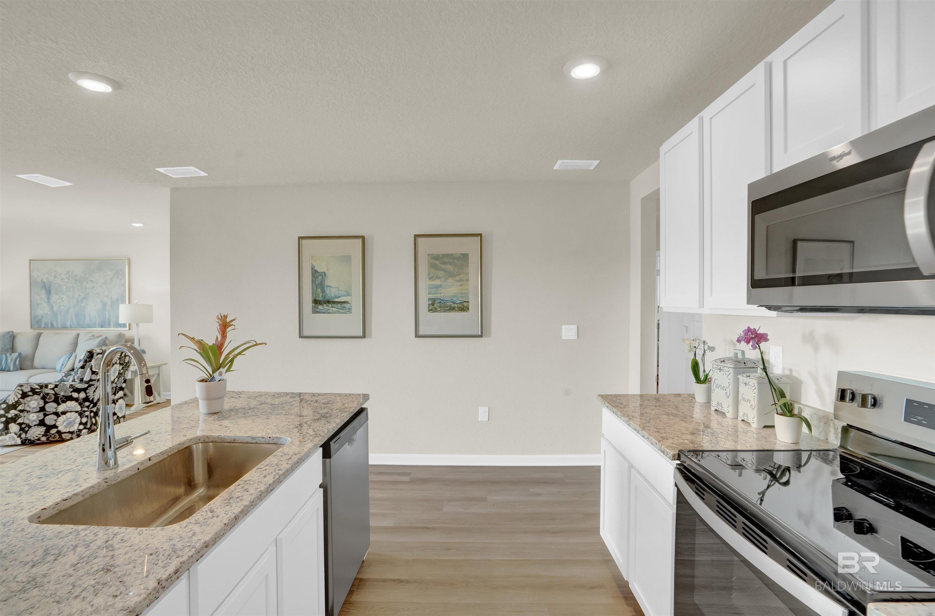 1081 Hayward Loop