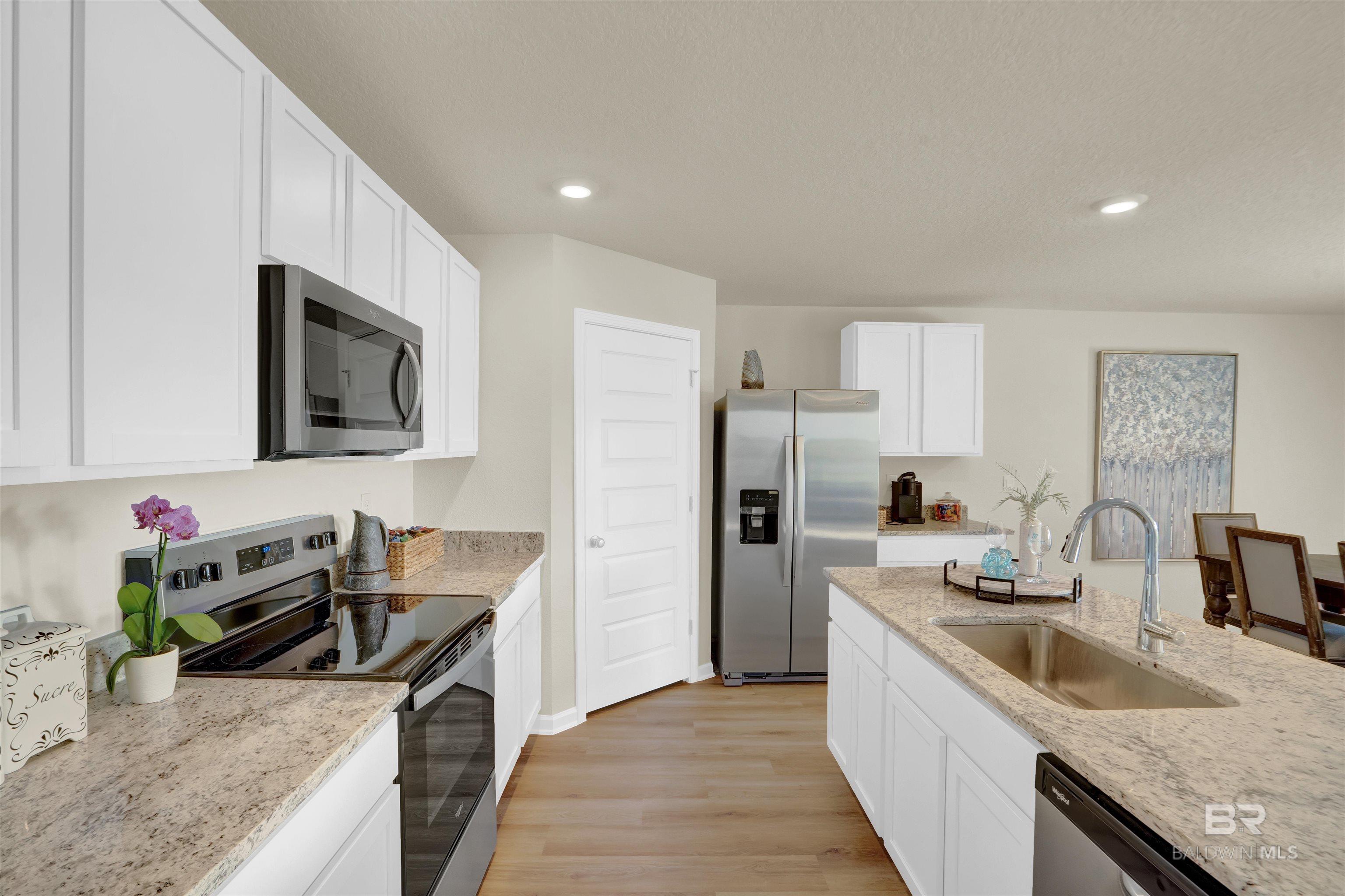 1081 Hayward Loop