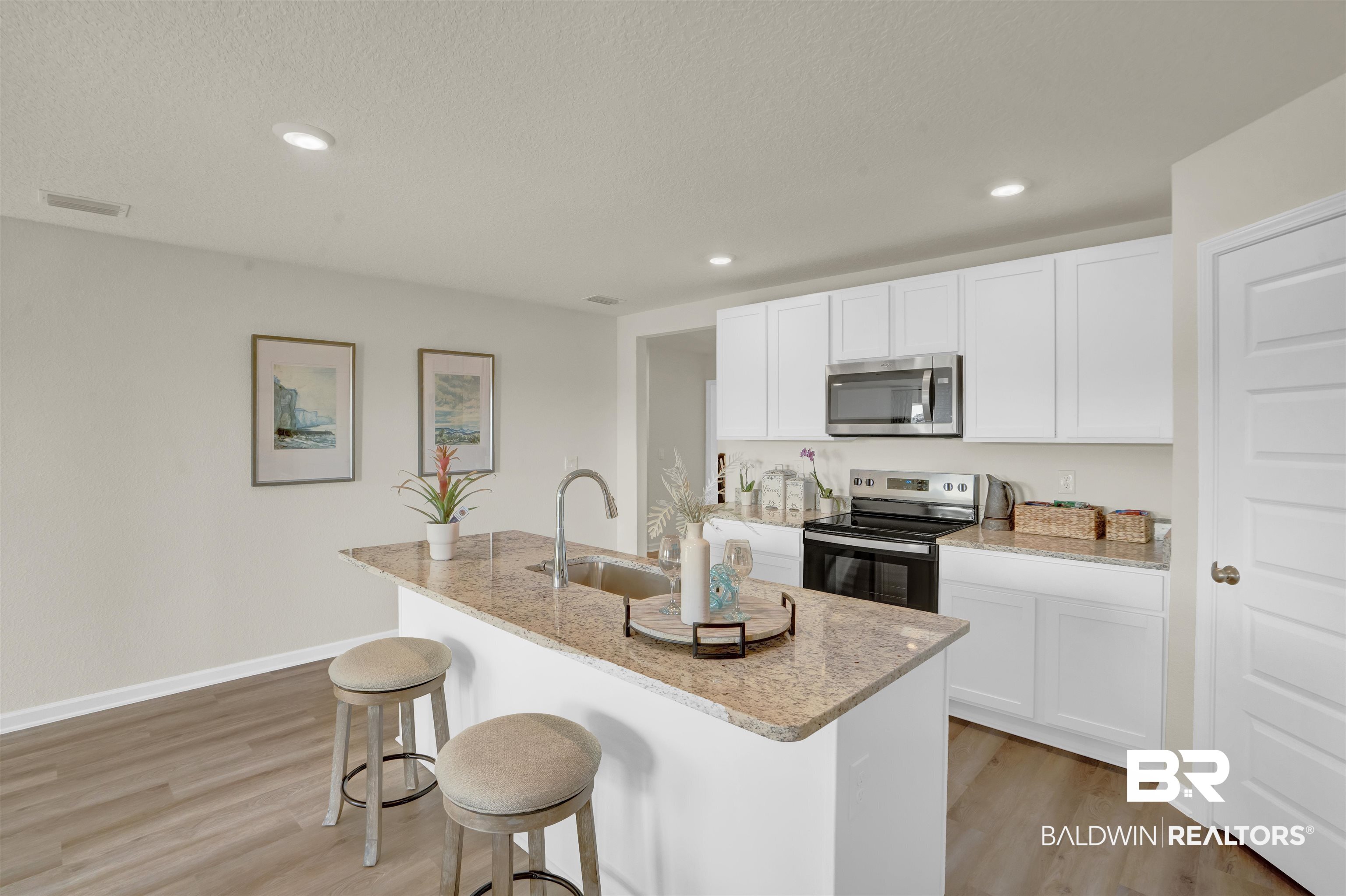1081 Hayward Loop