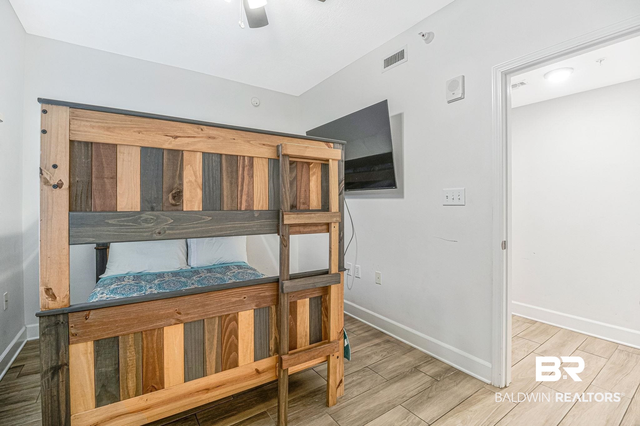 1524 WEST BEACH Boulevard 202