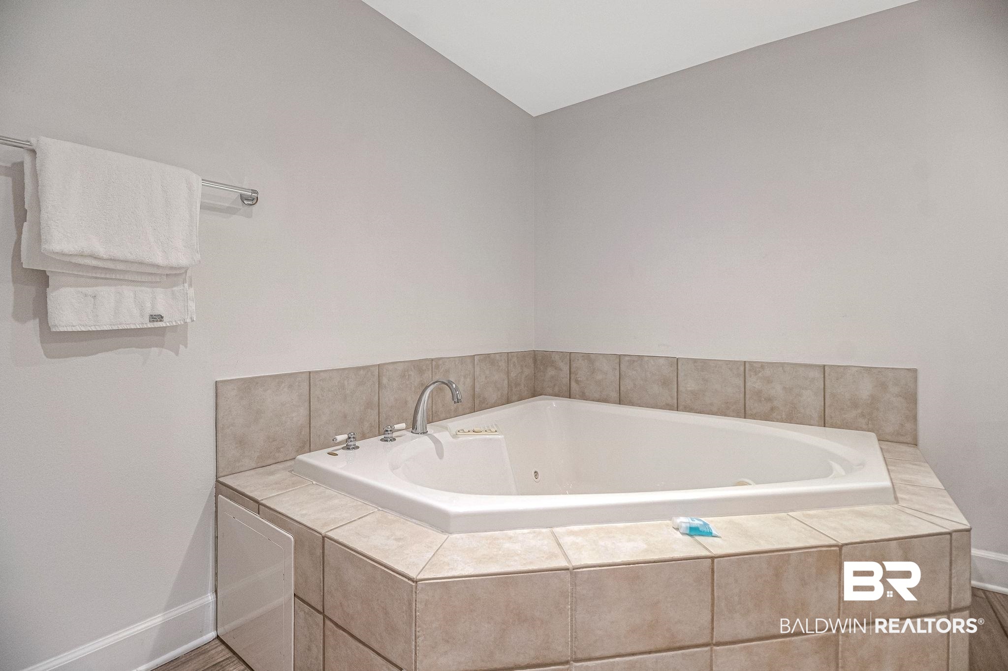 1524 WEST BEACH Boulevard 202
