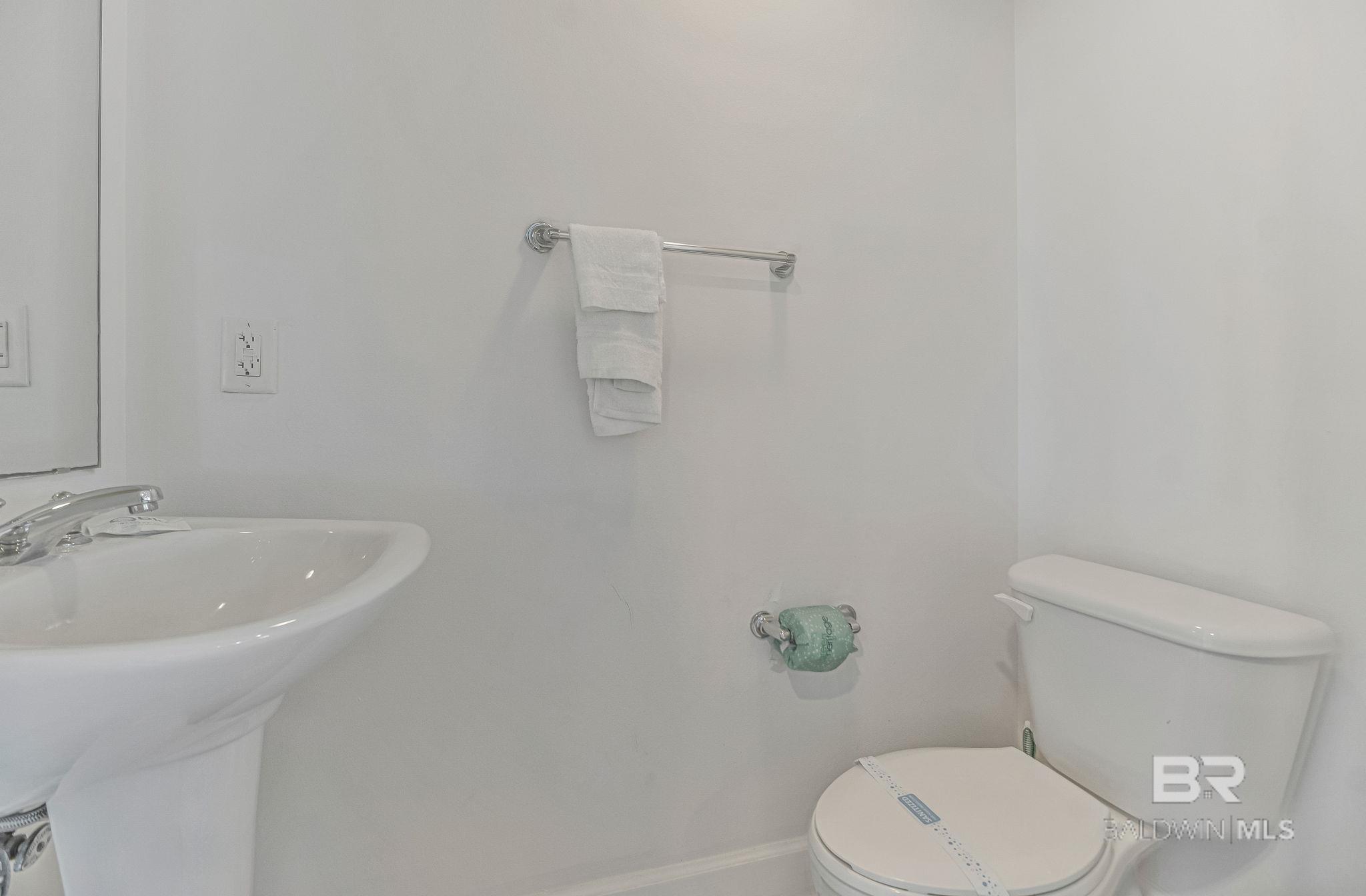 1524 WEST BEACH Boulevard 202