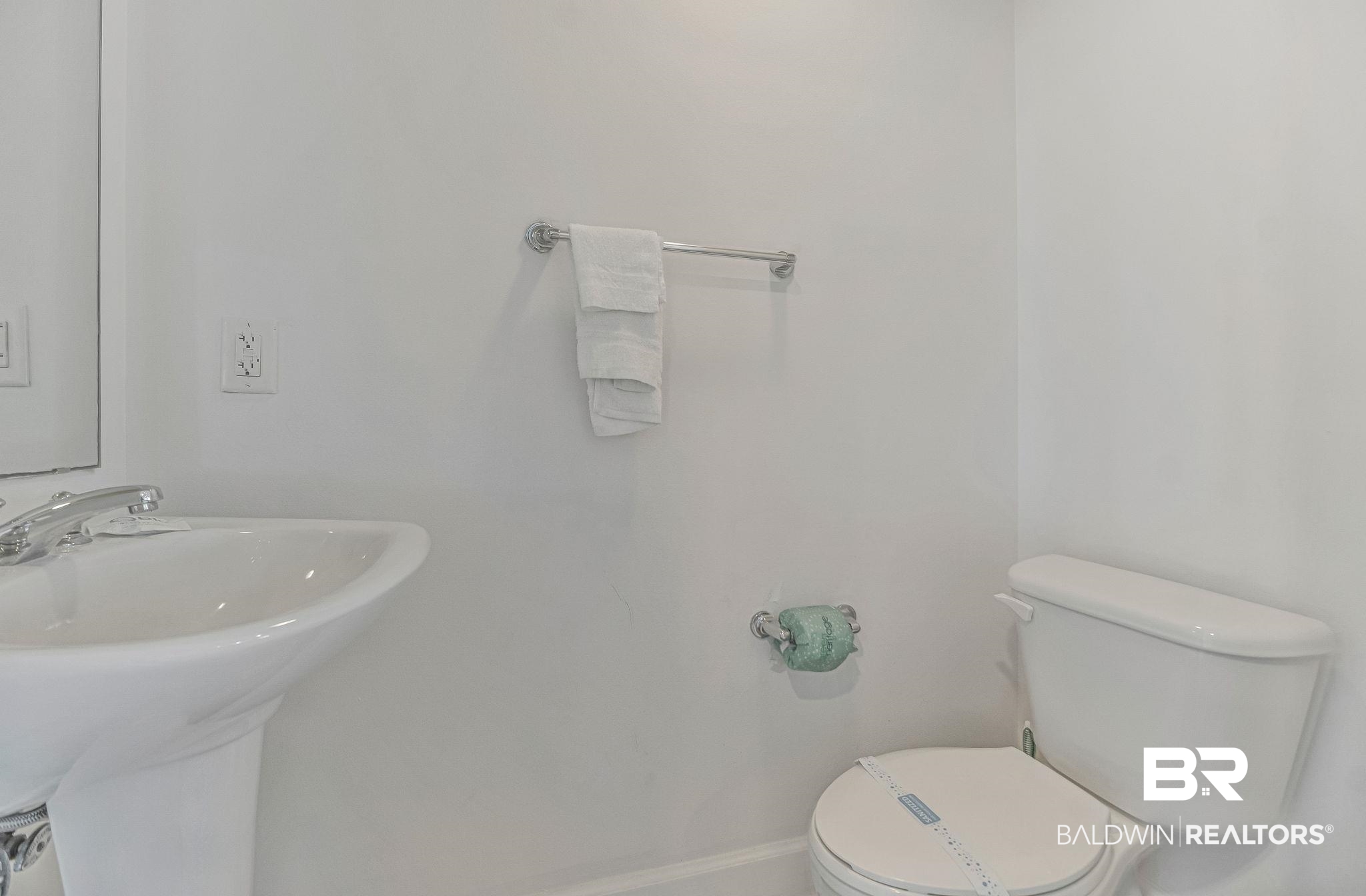 1524 WEST BEACH Boulevard 202