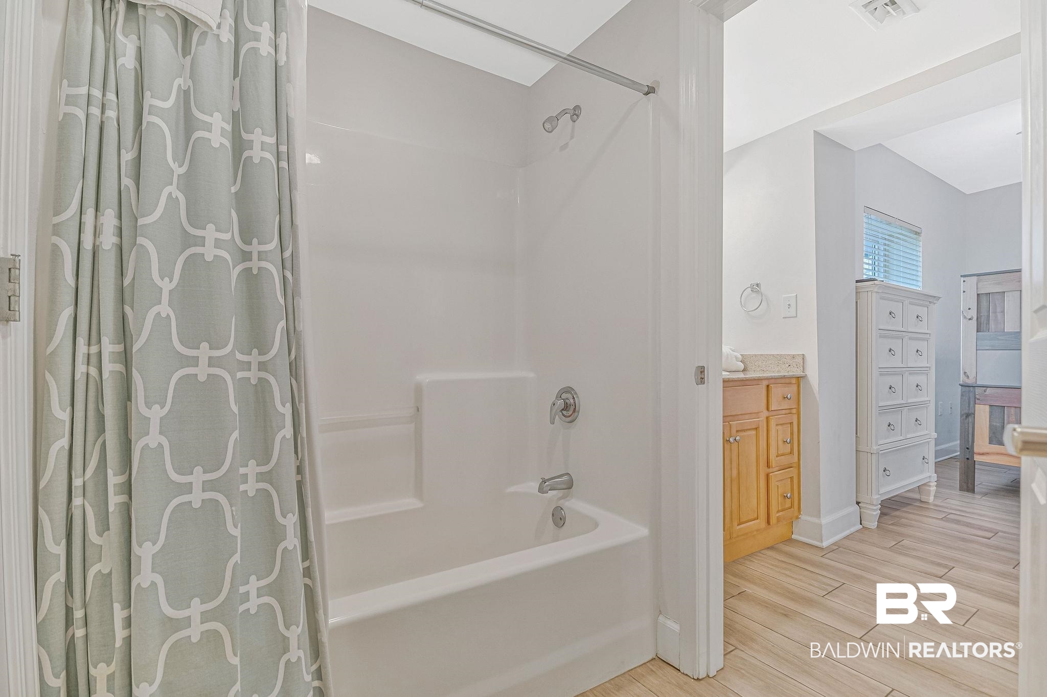 1524 WEST BEACH Boulevard 202