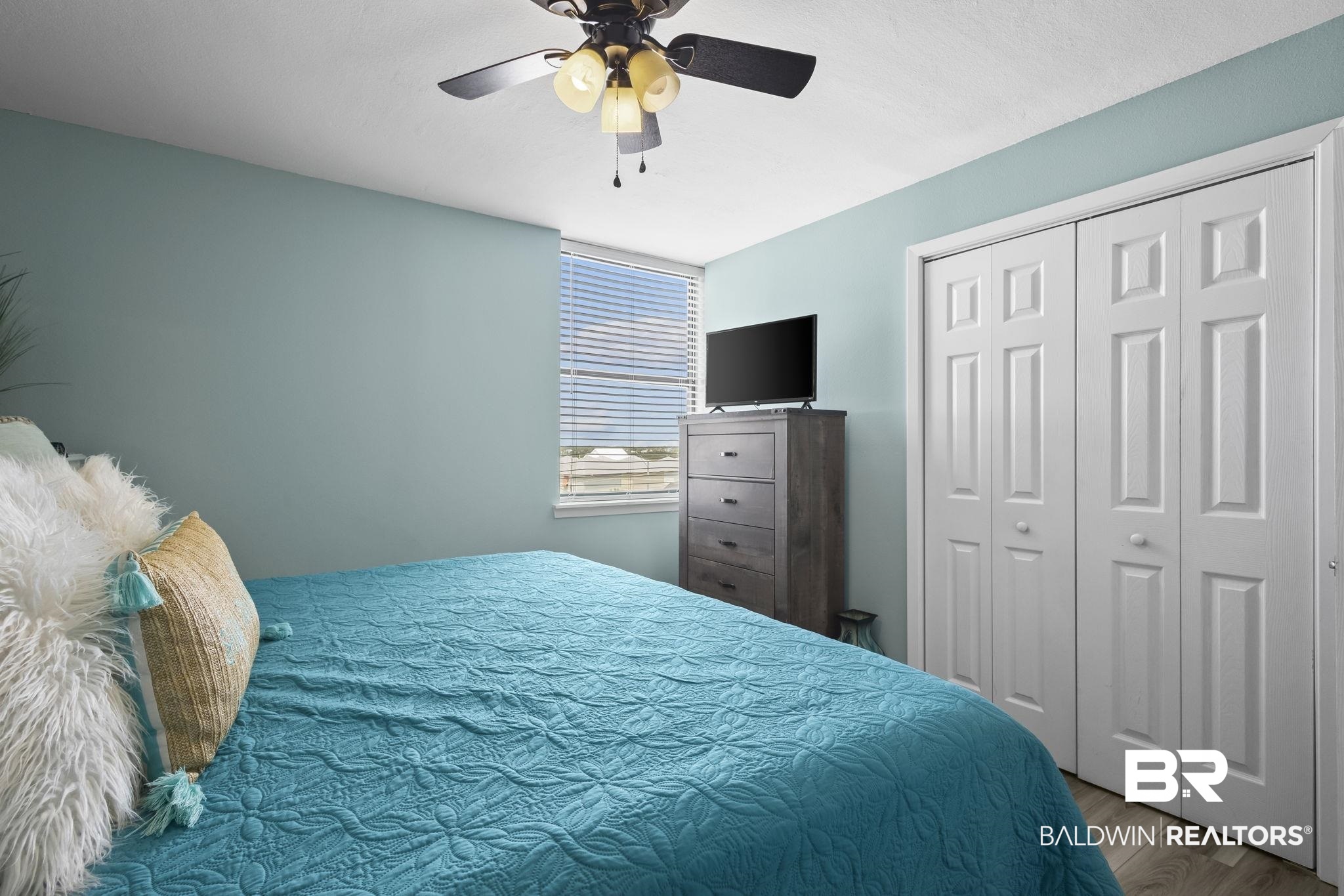 511 E Beach Boulevard 405