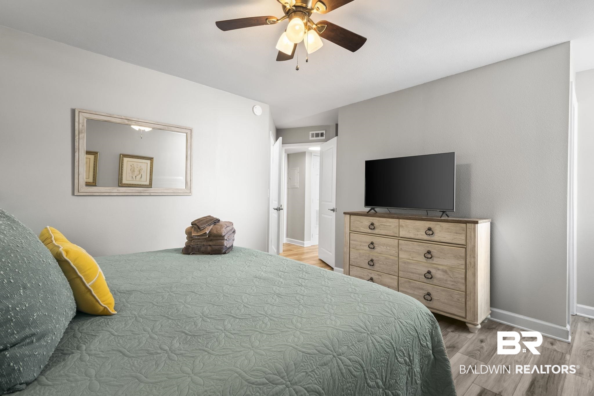 511 E Beach Boulevard 405