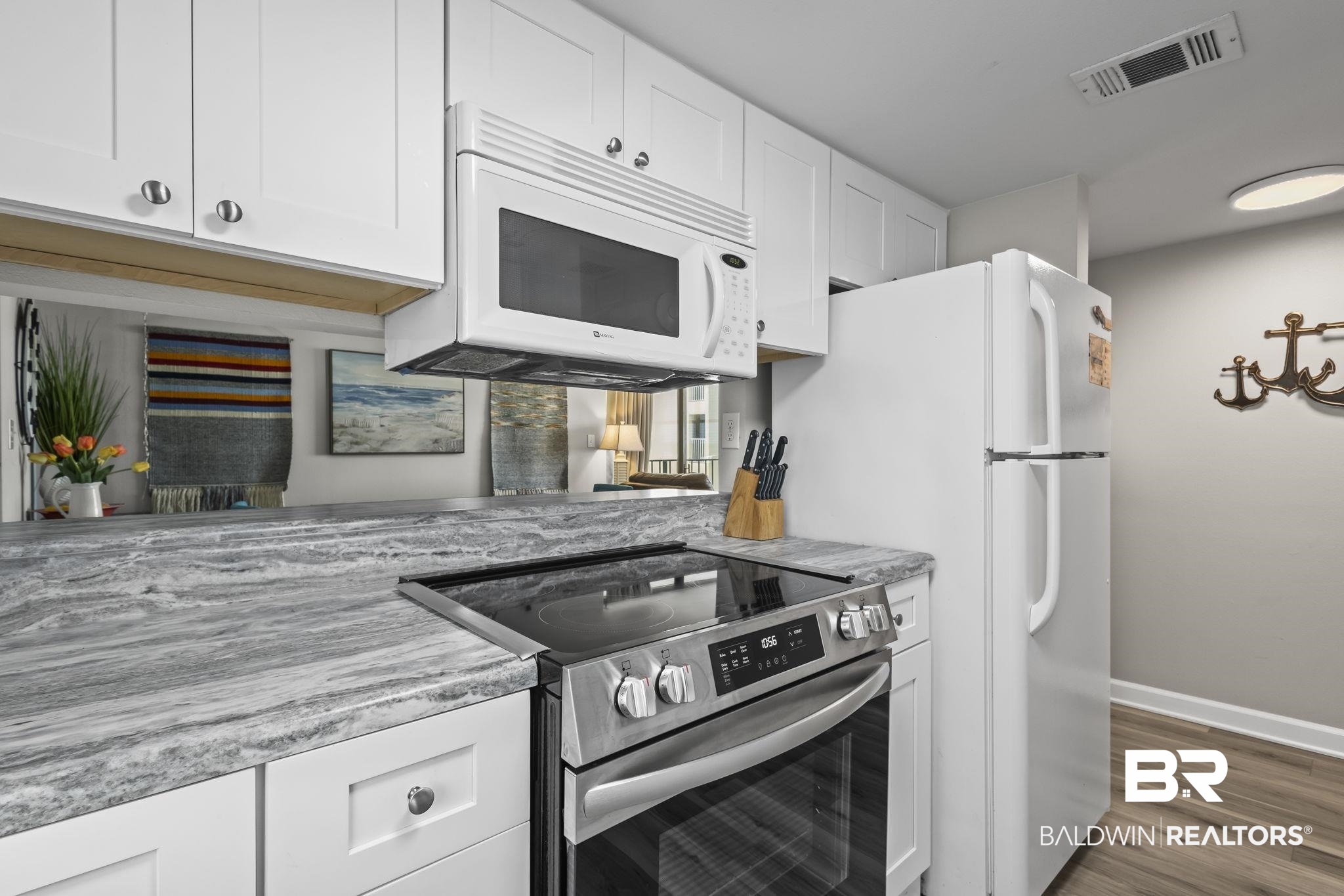 511 E Beach Boulevard 405