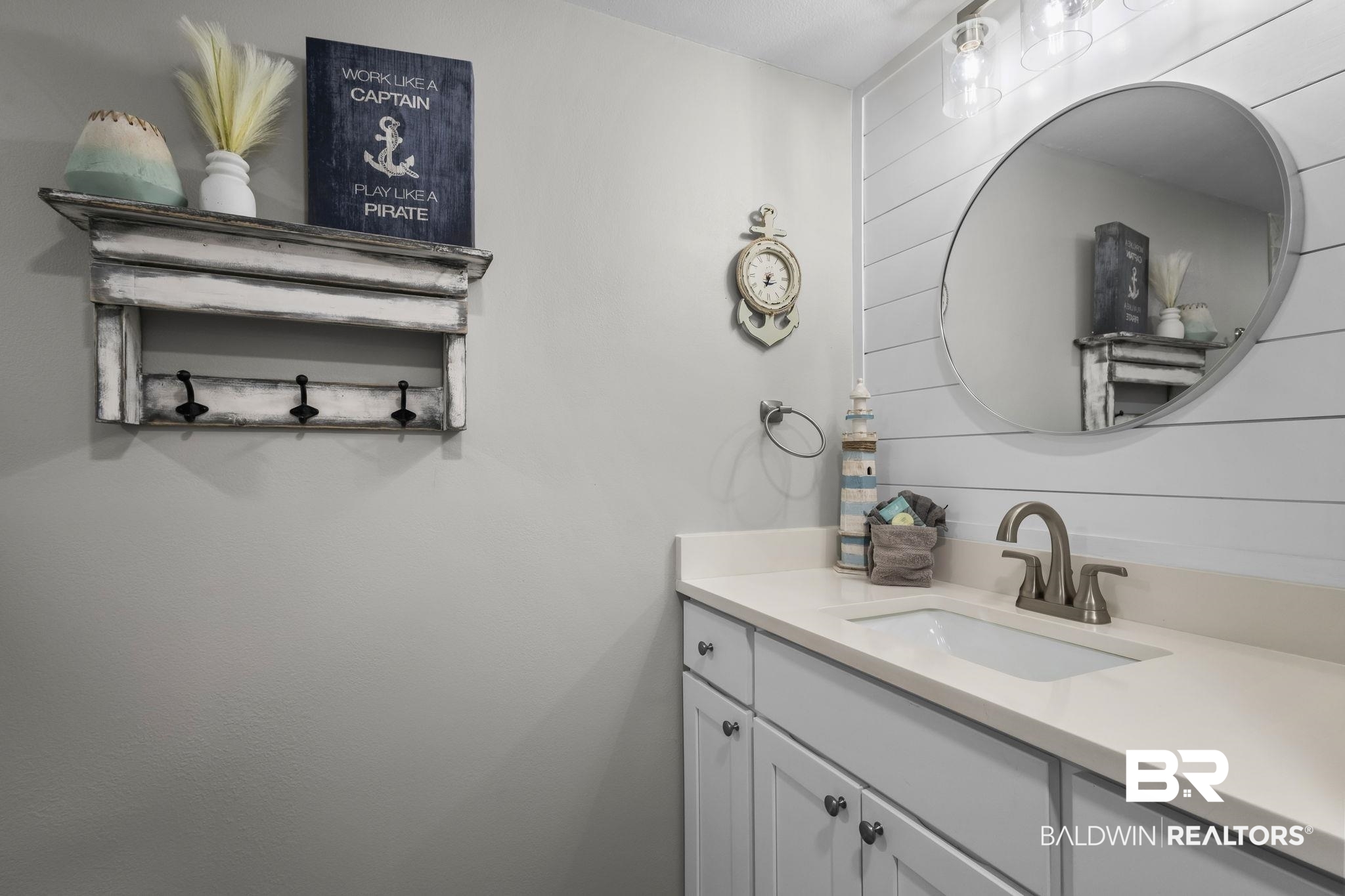 511 E Beach Boulevard 405