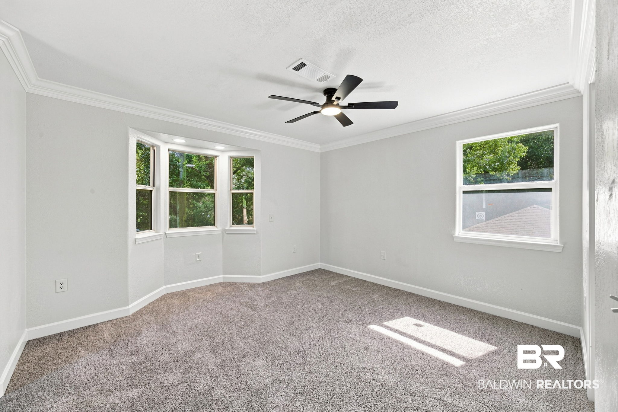 9092 Woodland Drive