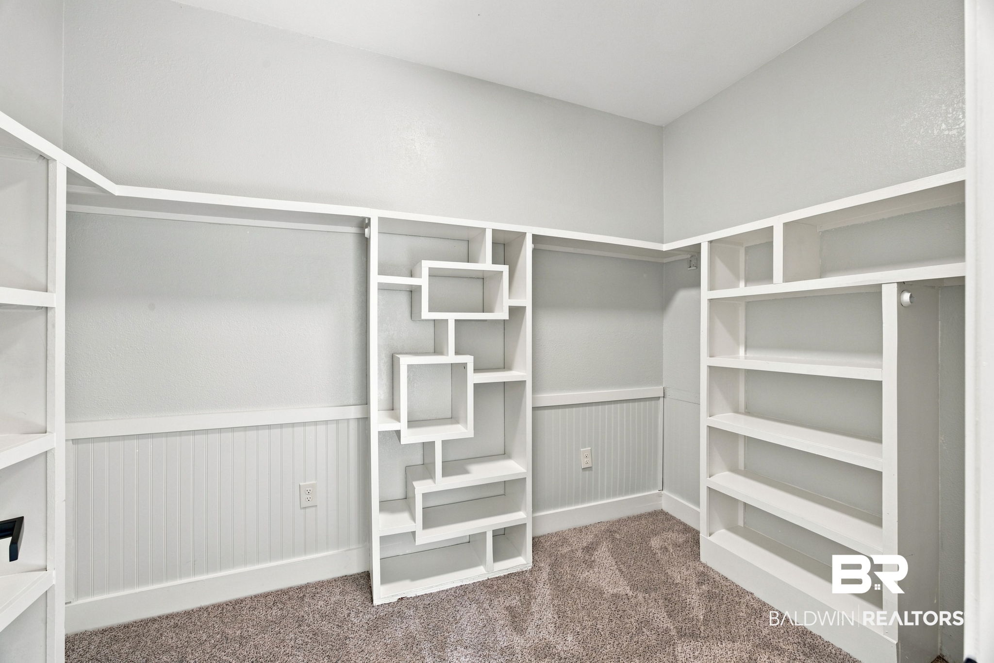 9092 Woodland Drive