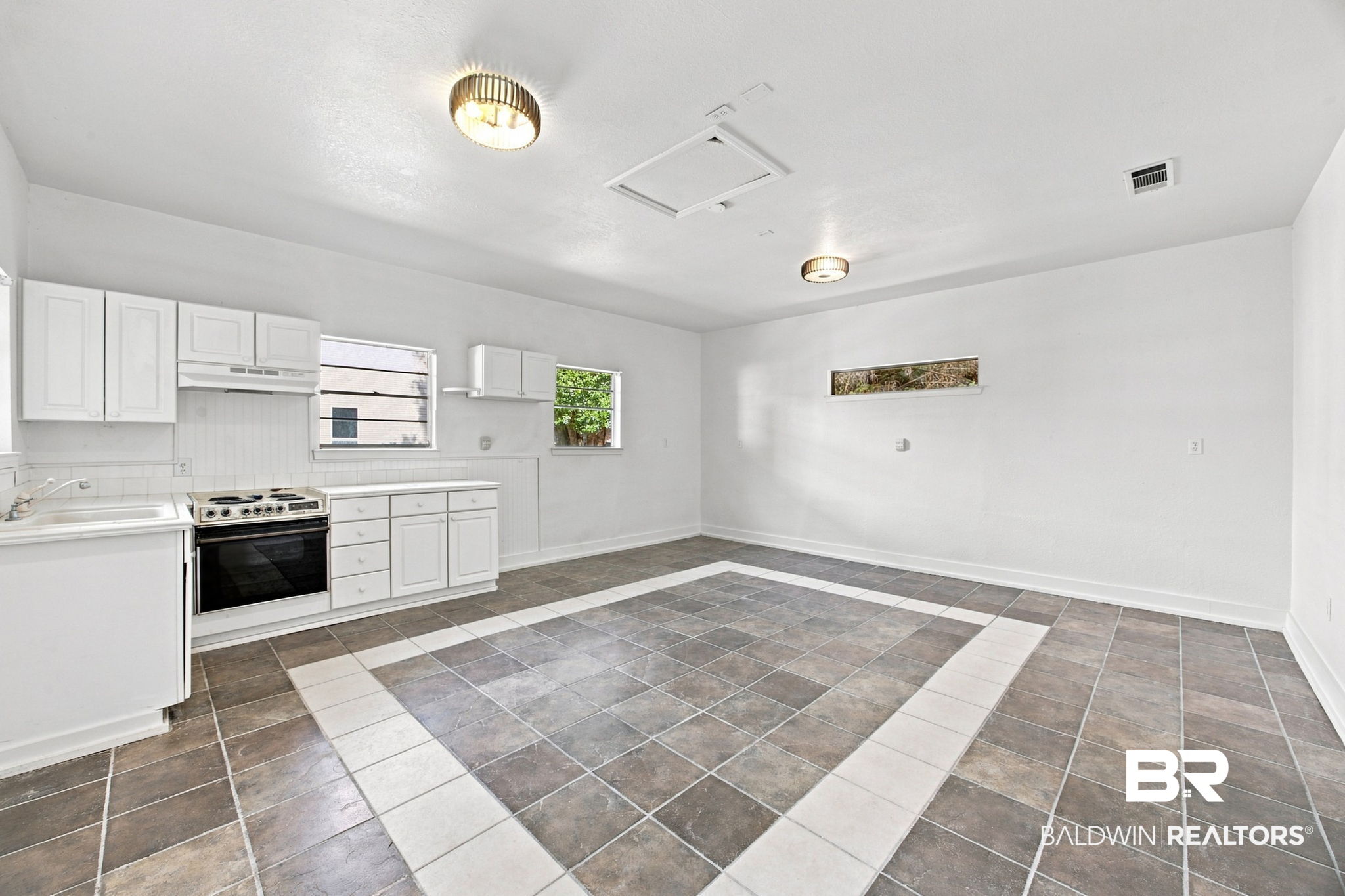 9092 Woodland Drive