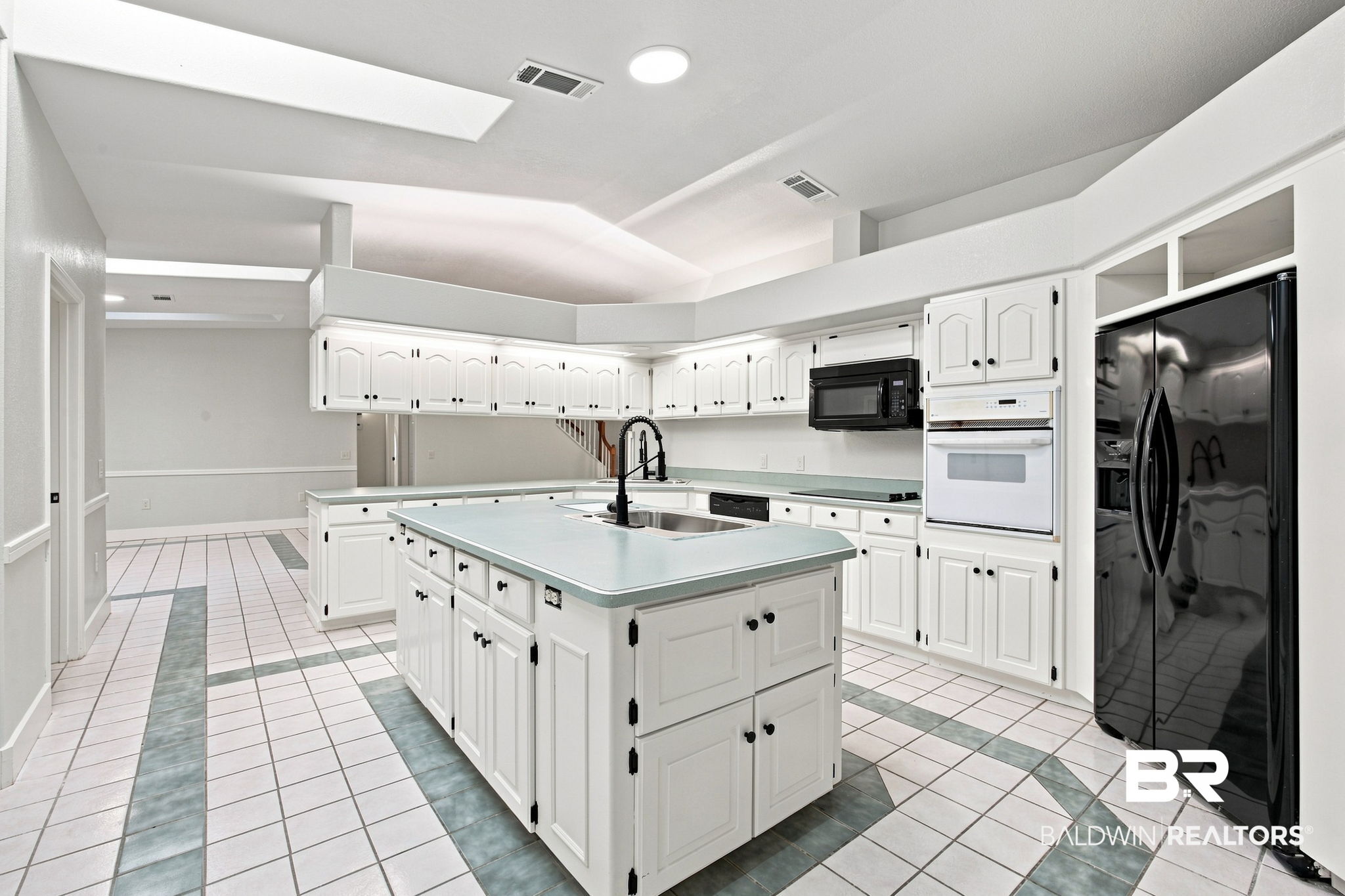 9092 Woodland Drive