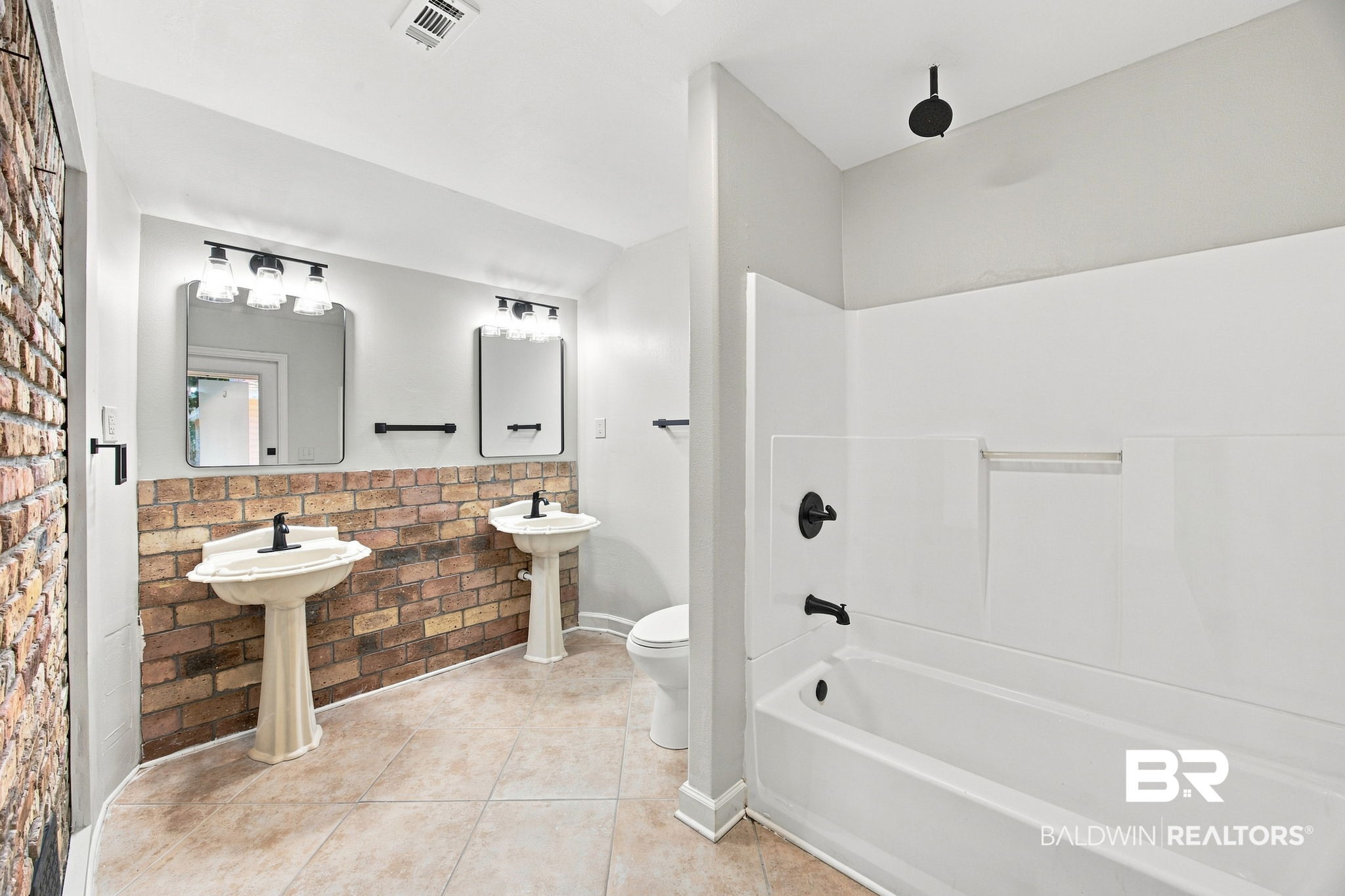 9092 Woodland Drive