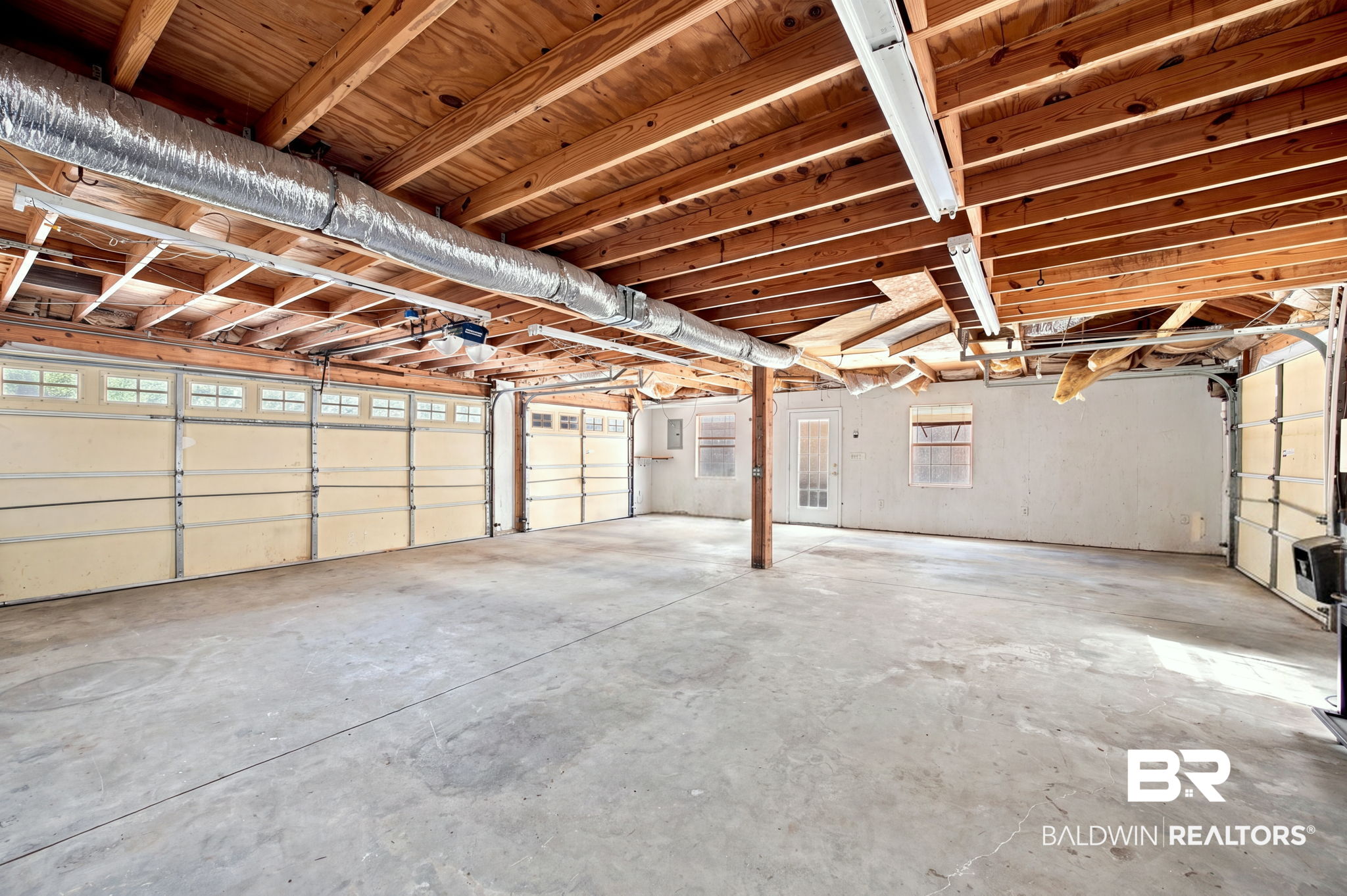 9092 Woodland Drive